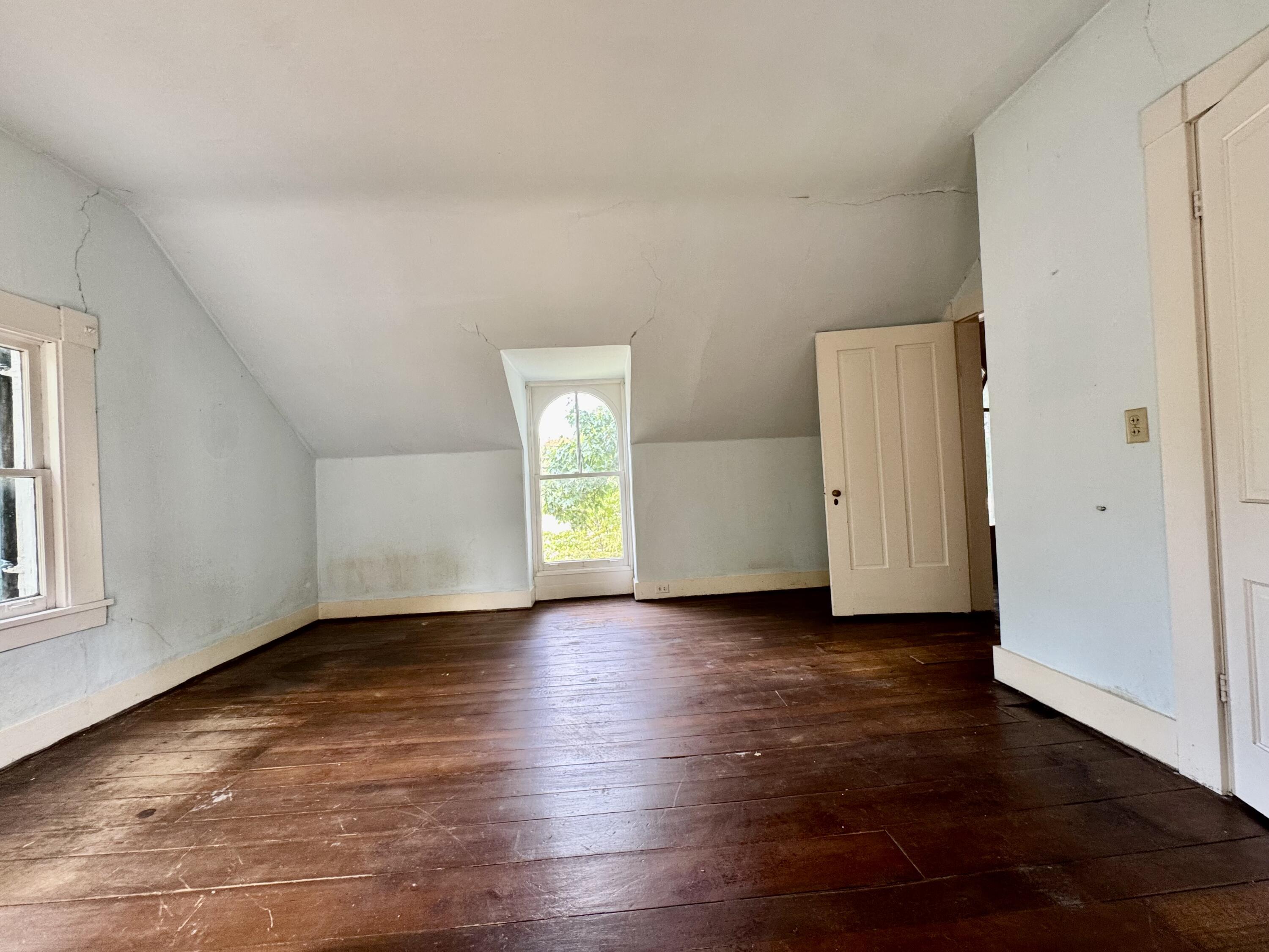 454 W Lexington Avenue Property Photo 24