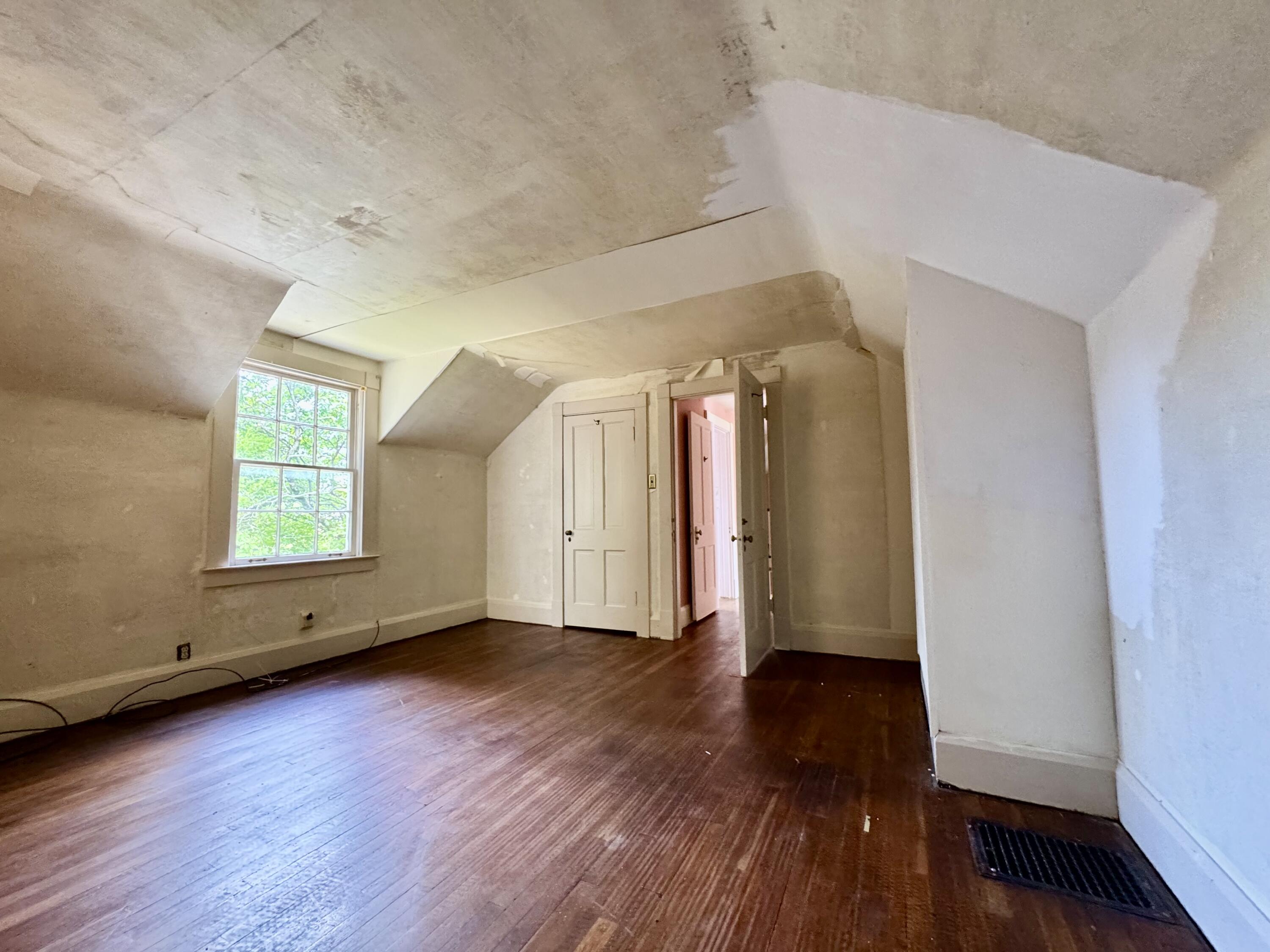 454 W Lexington Avenue Property Photo 29