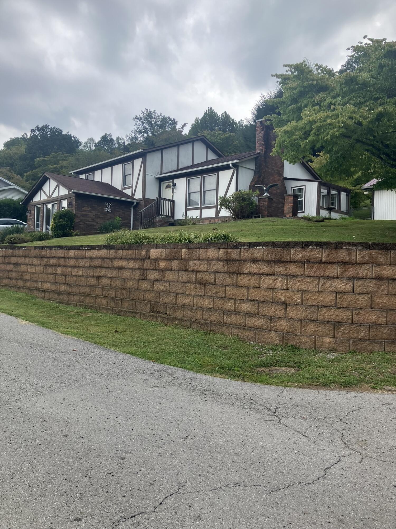 189 Park Drive Property Photo 3