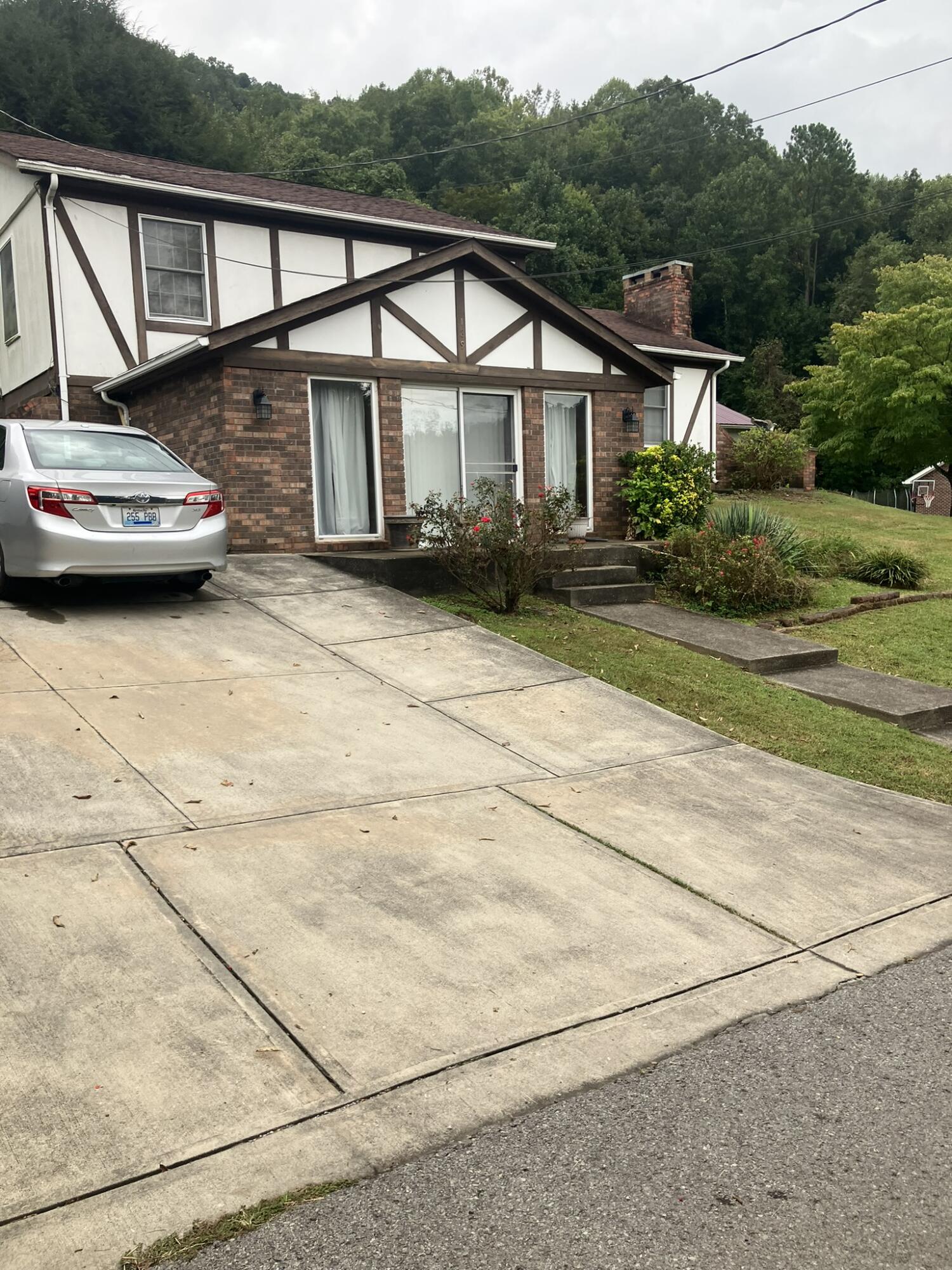 189 Park Drive Property Photo 4