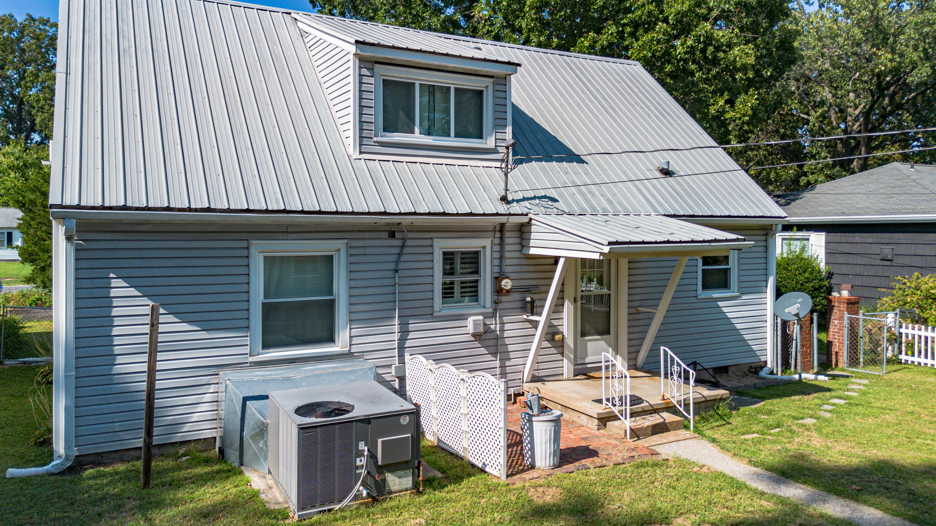 2424 Madison Street Property Photo 4