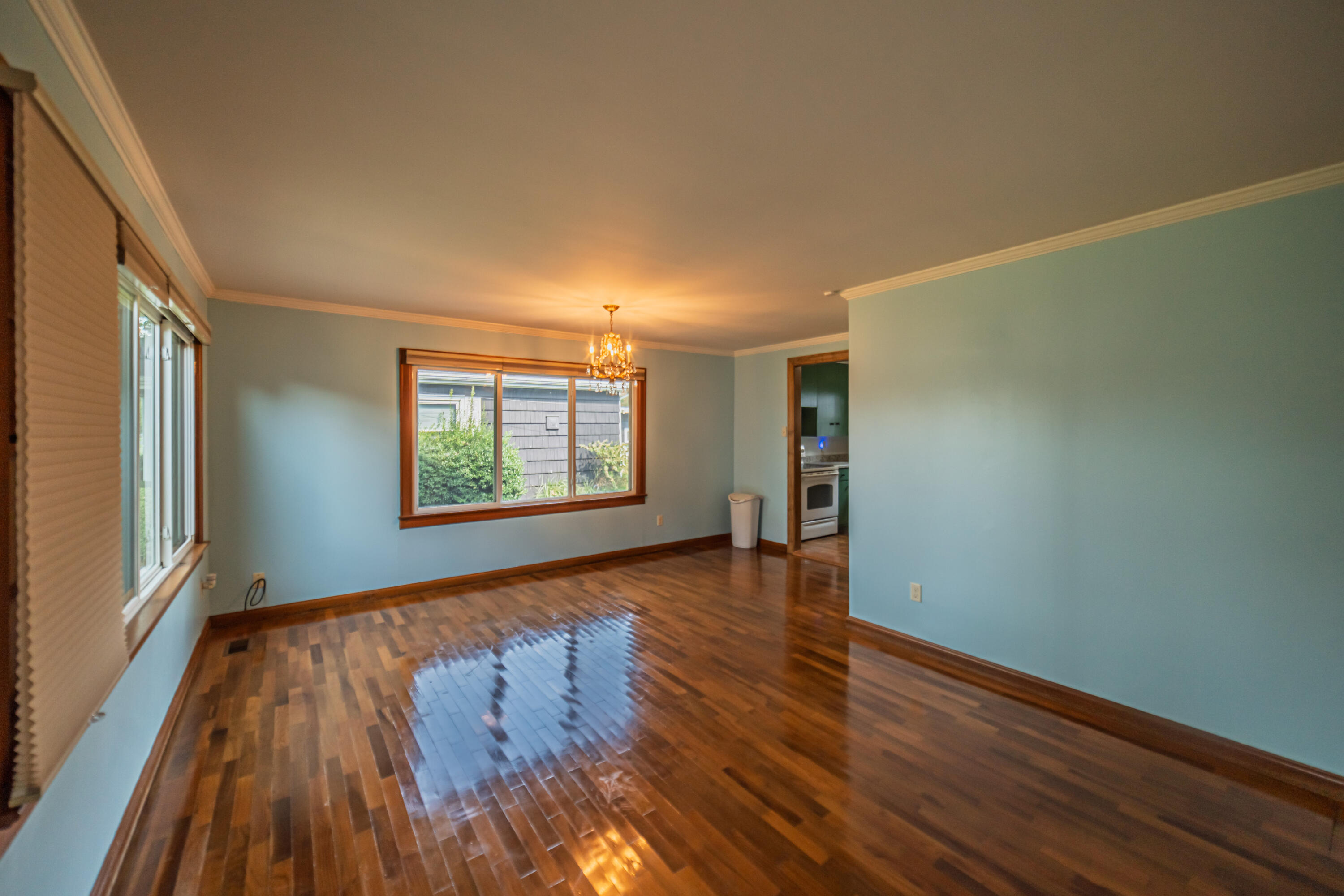2424 Madison Street Property Photo 8