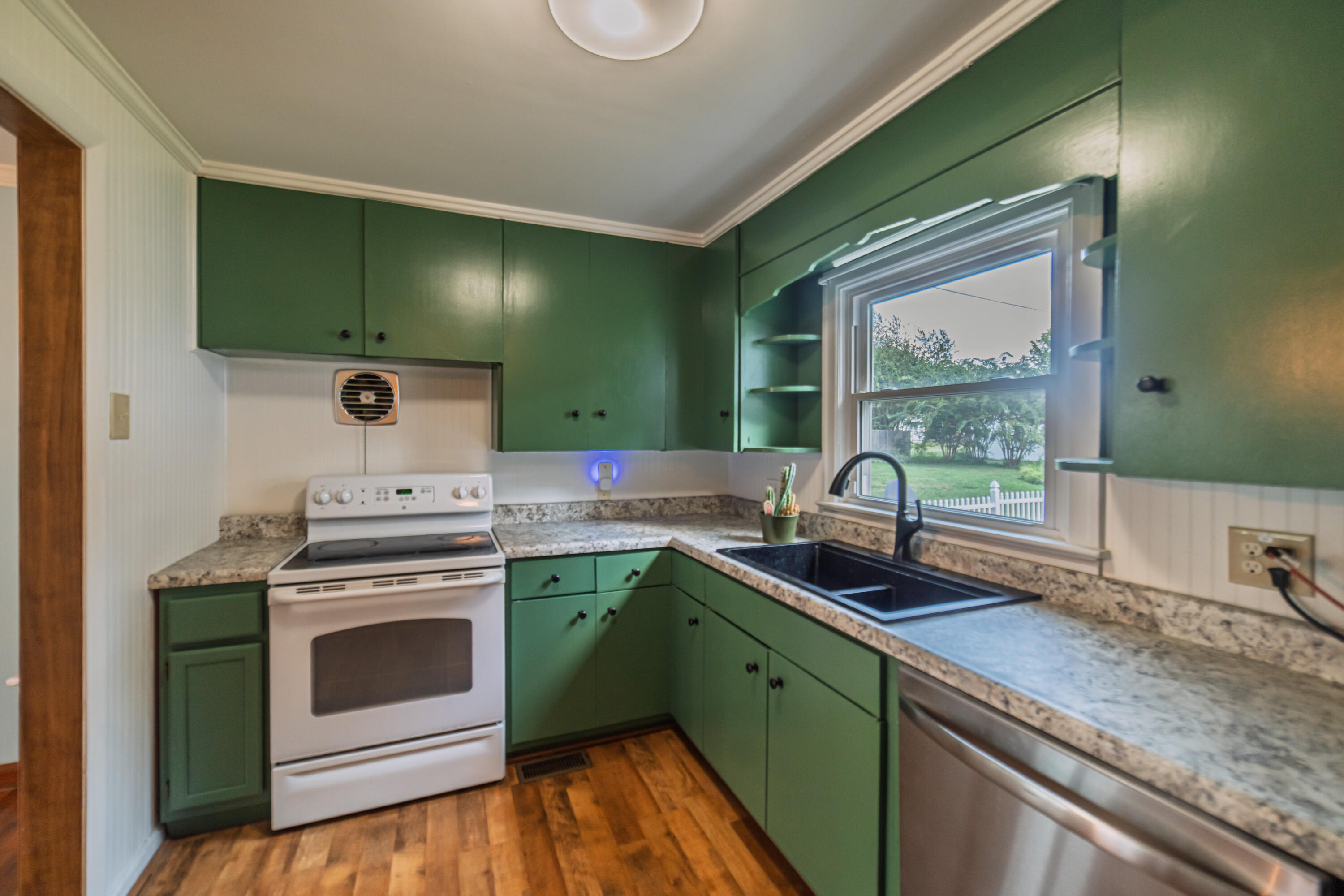2424 Madison Street Property Photo 13