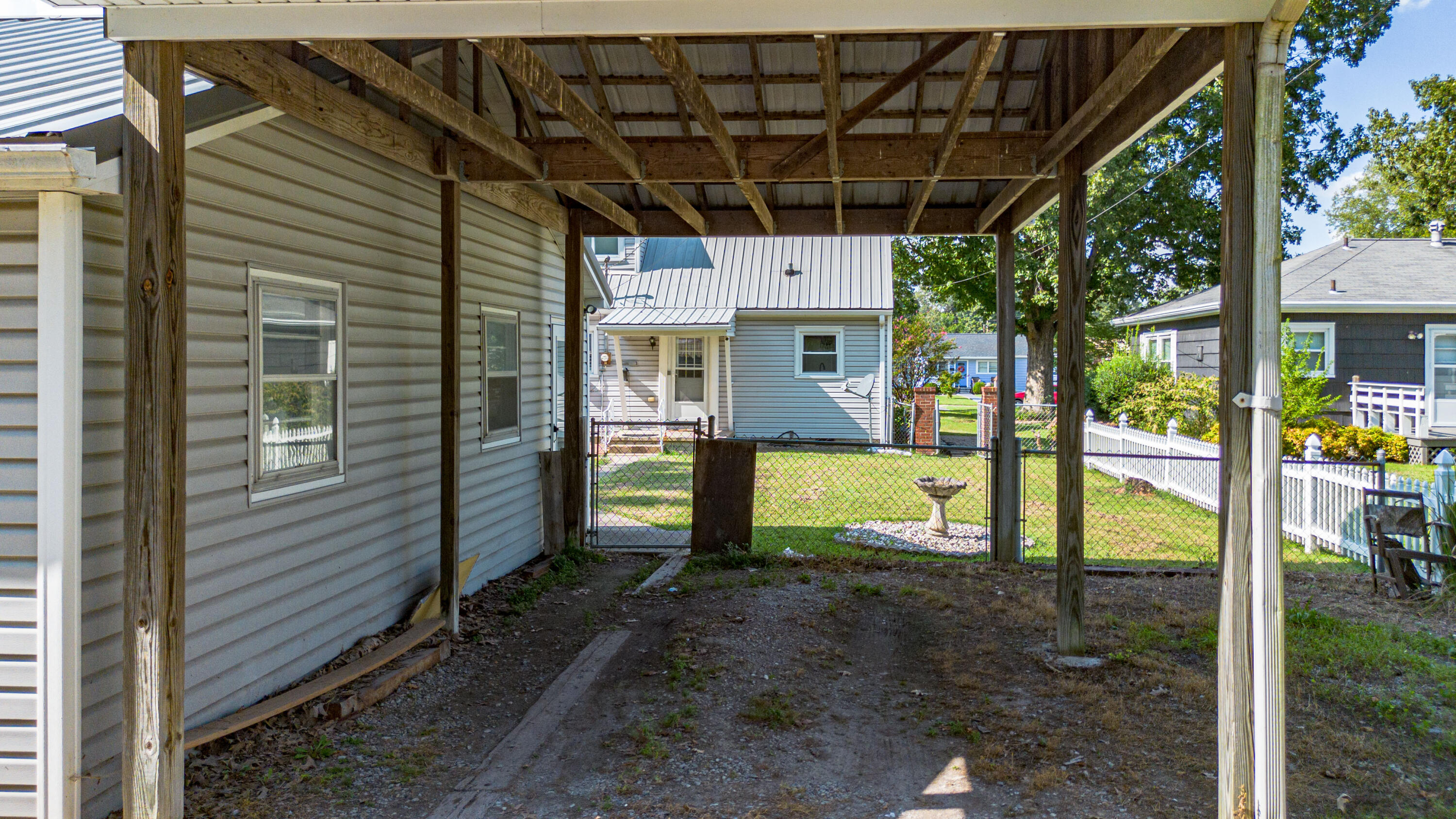 2424 Madison Street Property Photo 38