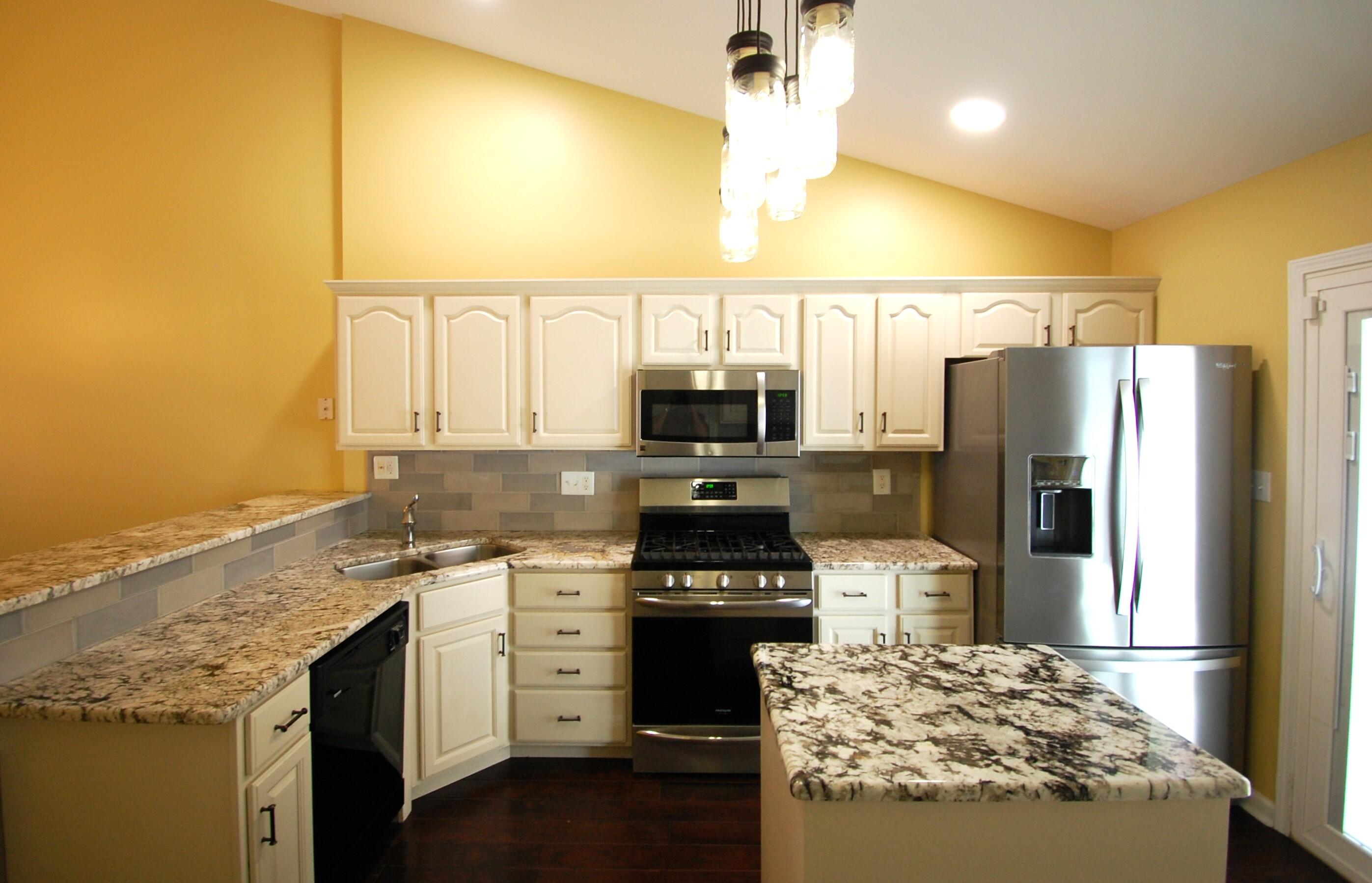2105 West Park Drive Property Photo 3