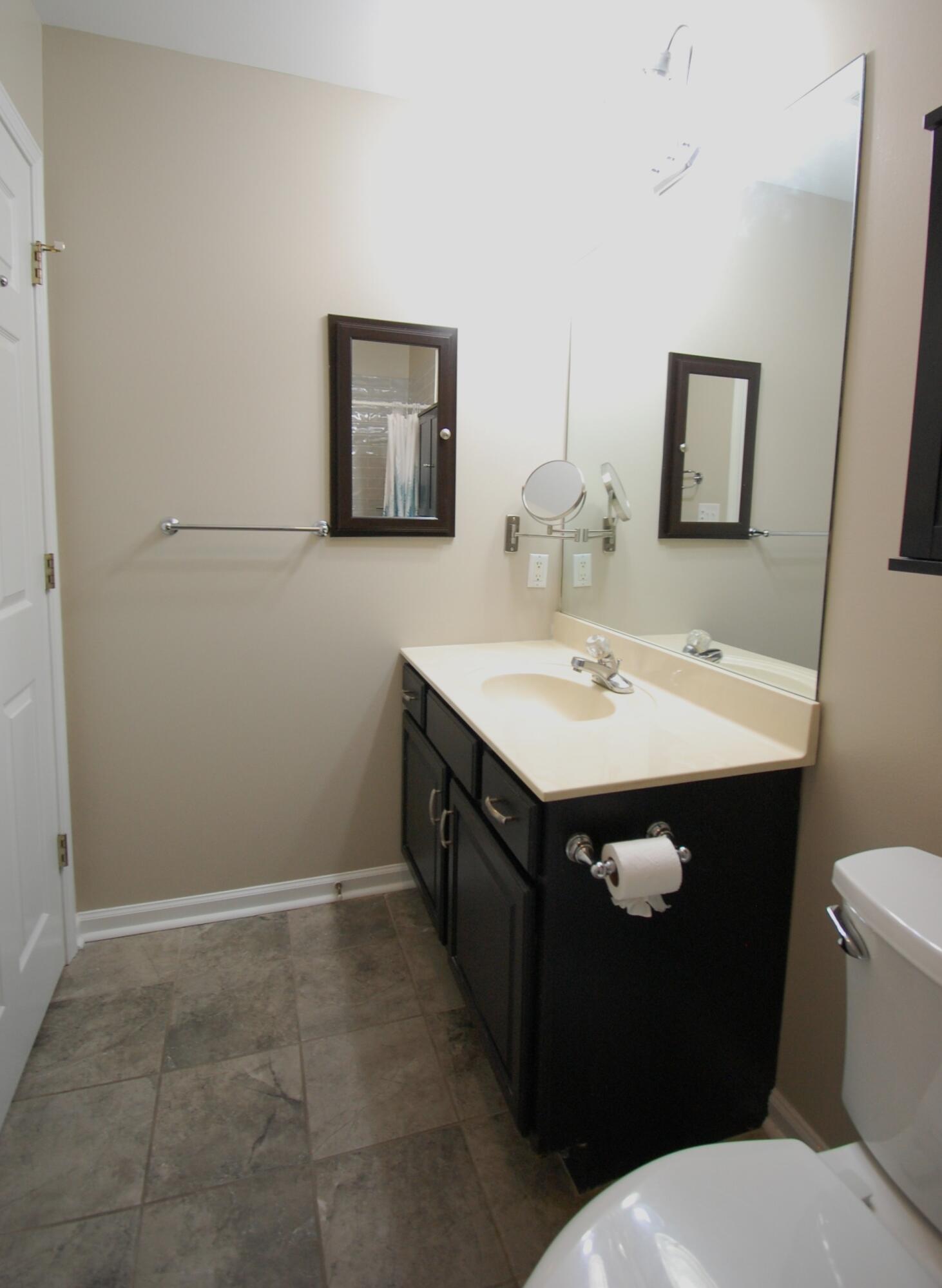 2105 West Park Drive Property Photo 9