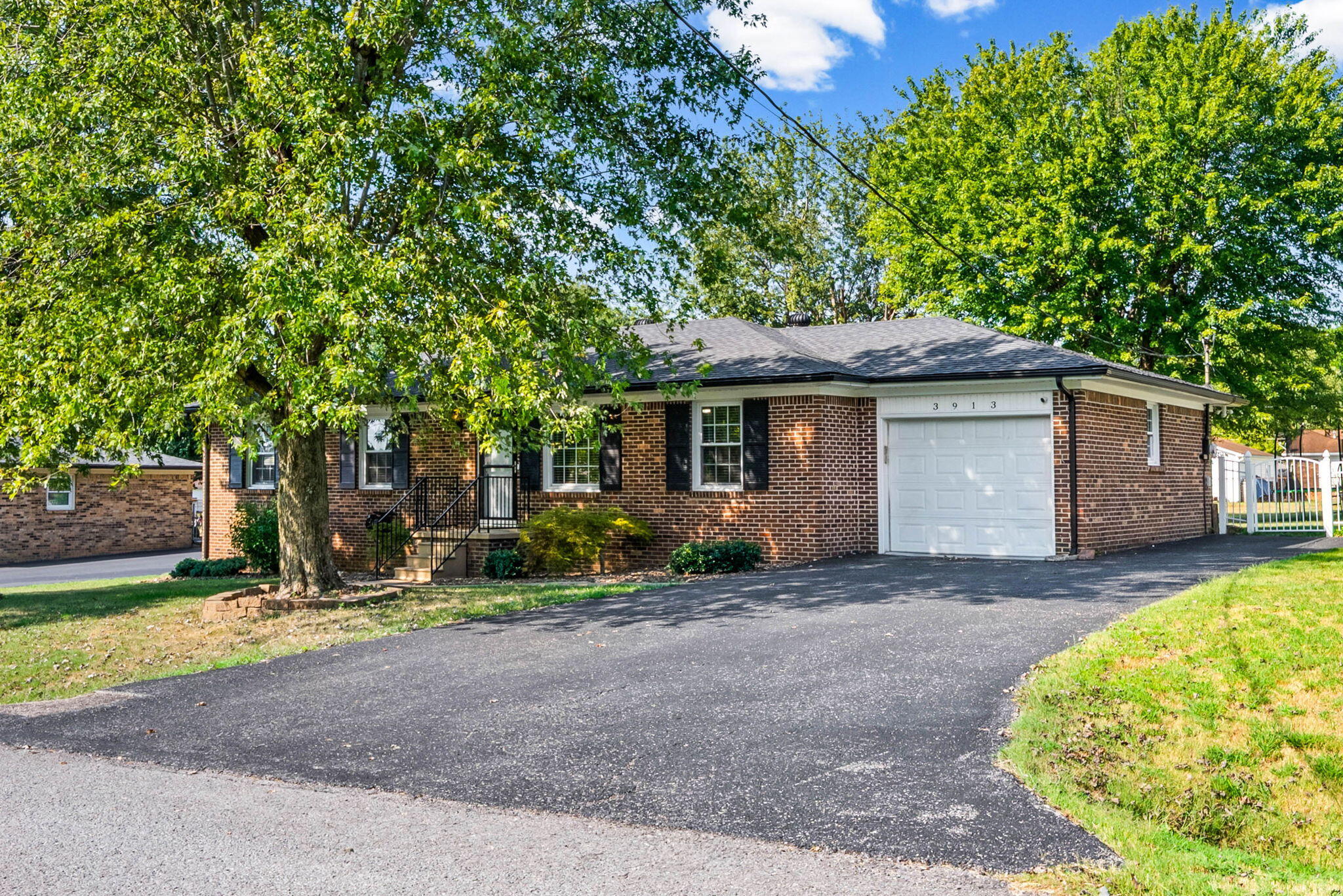 3913 Tanglewood Drive Property Photo 1