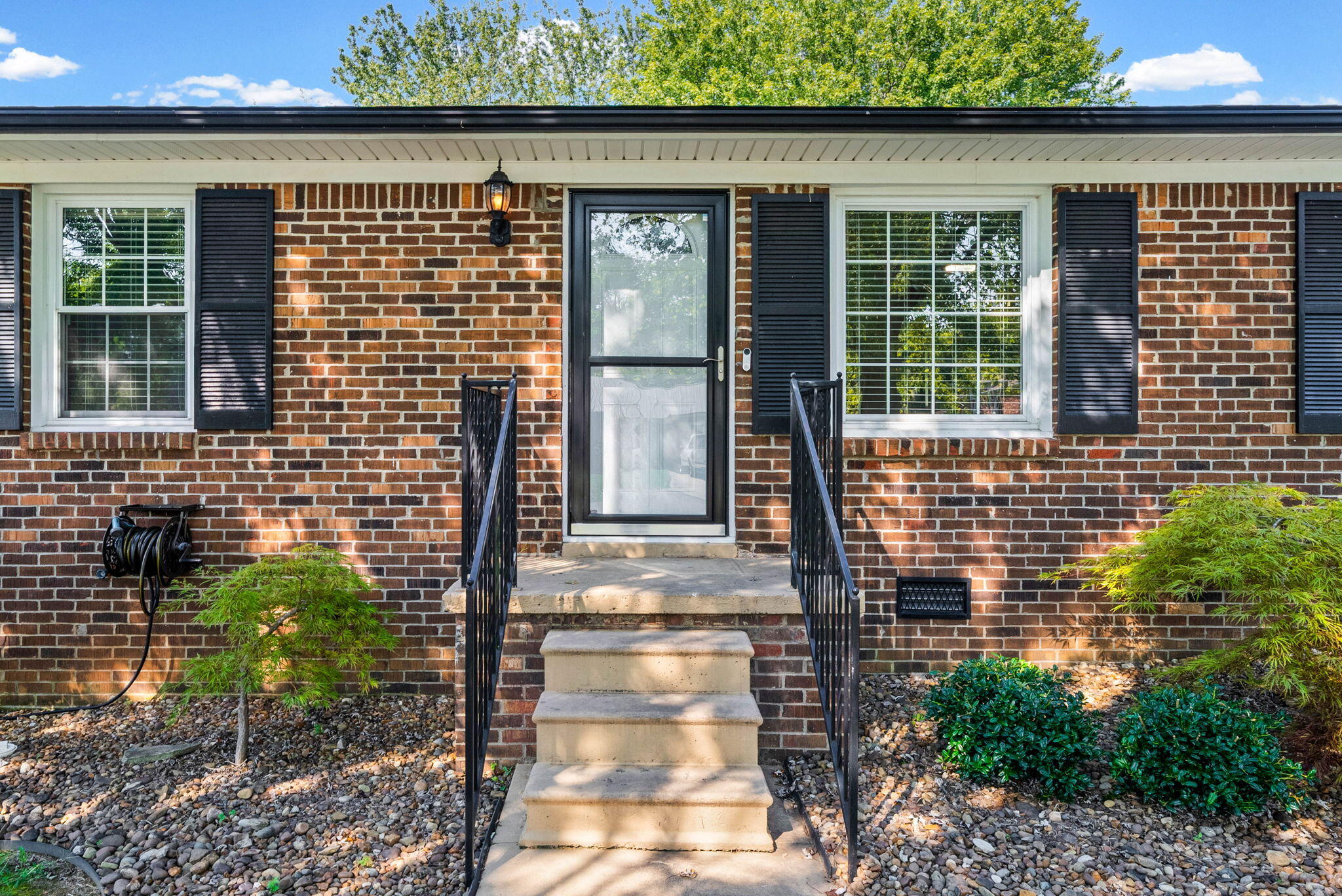 3913 Tanglewood Drive Property Photo 3