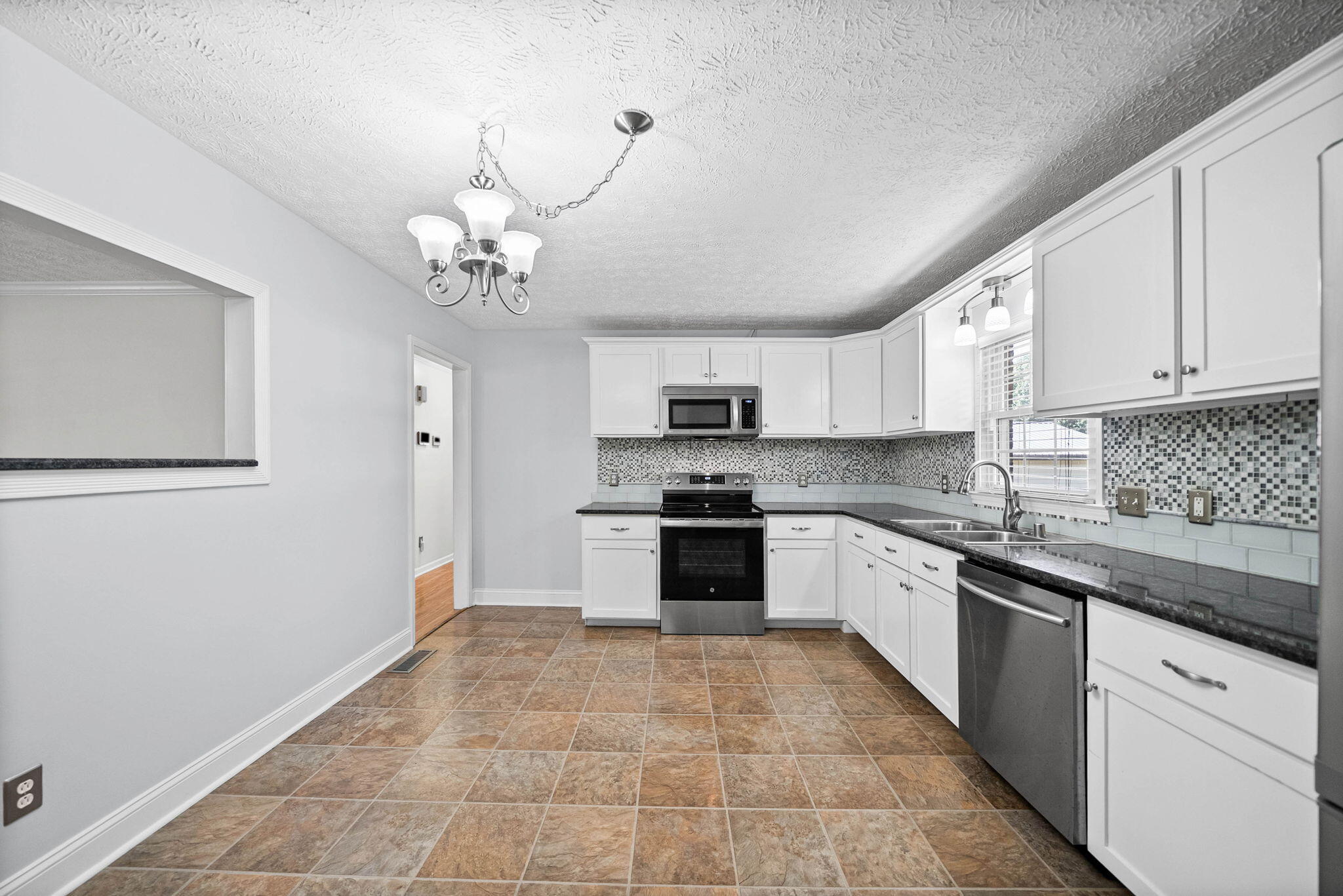 3913 Tanglewood Drive Property Photo 9
