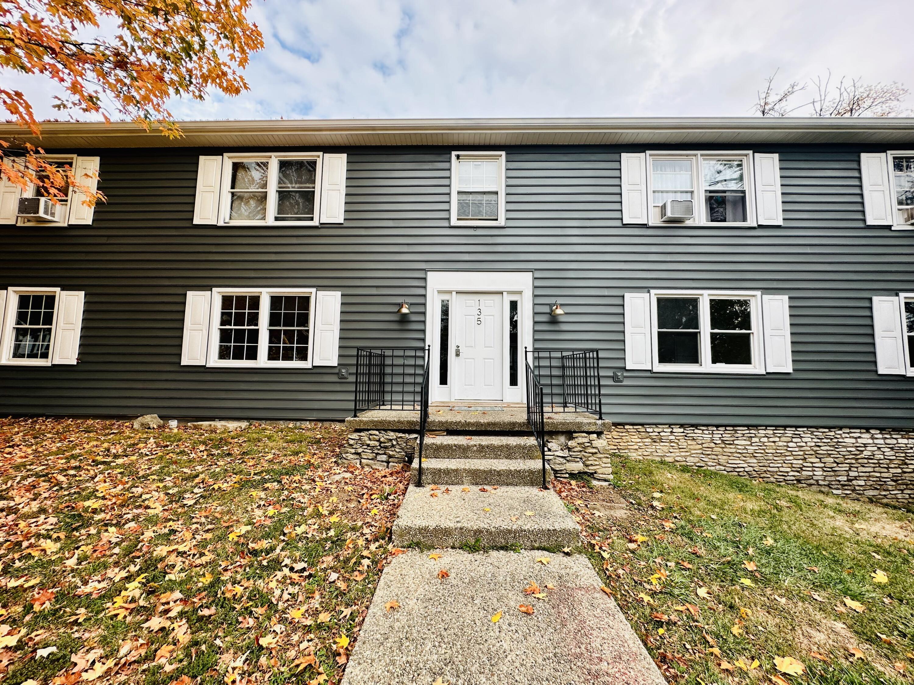 135 E Walnut Street Property Photo 2
