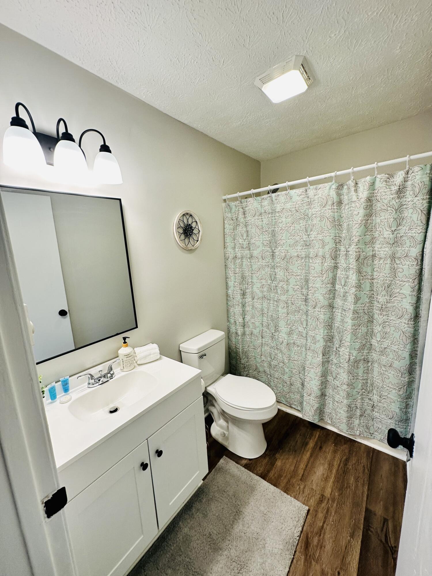 135 E Walnut Street Property Photo 6