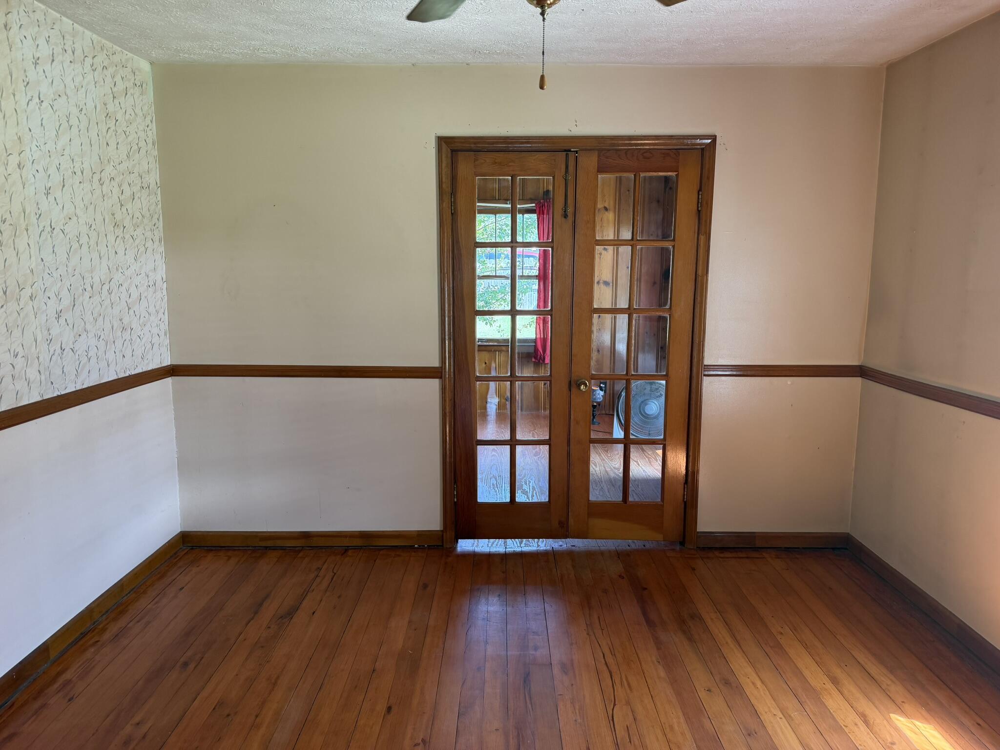 127 Center Street Property Photo 3
