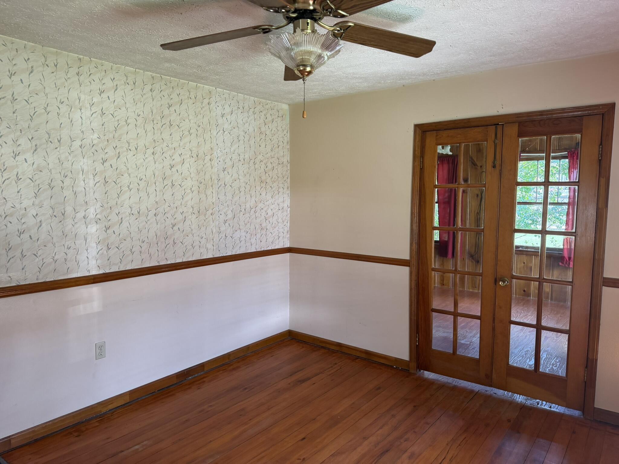 127 Center Street Property Photo 4