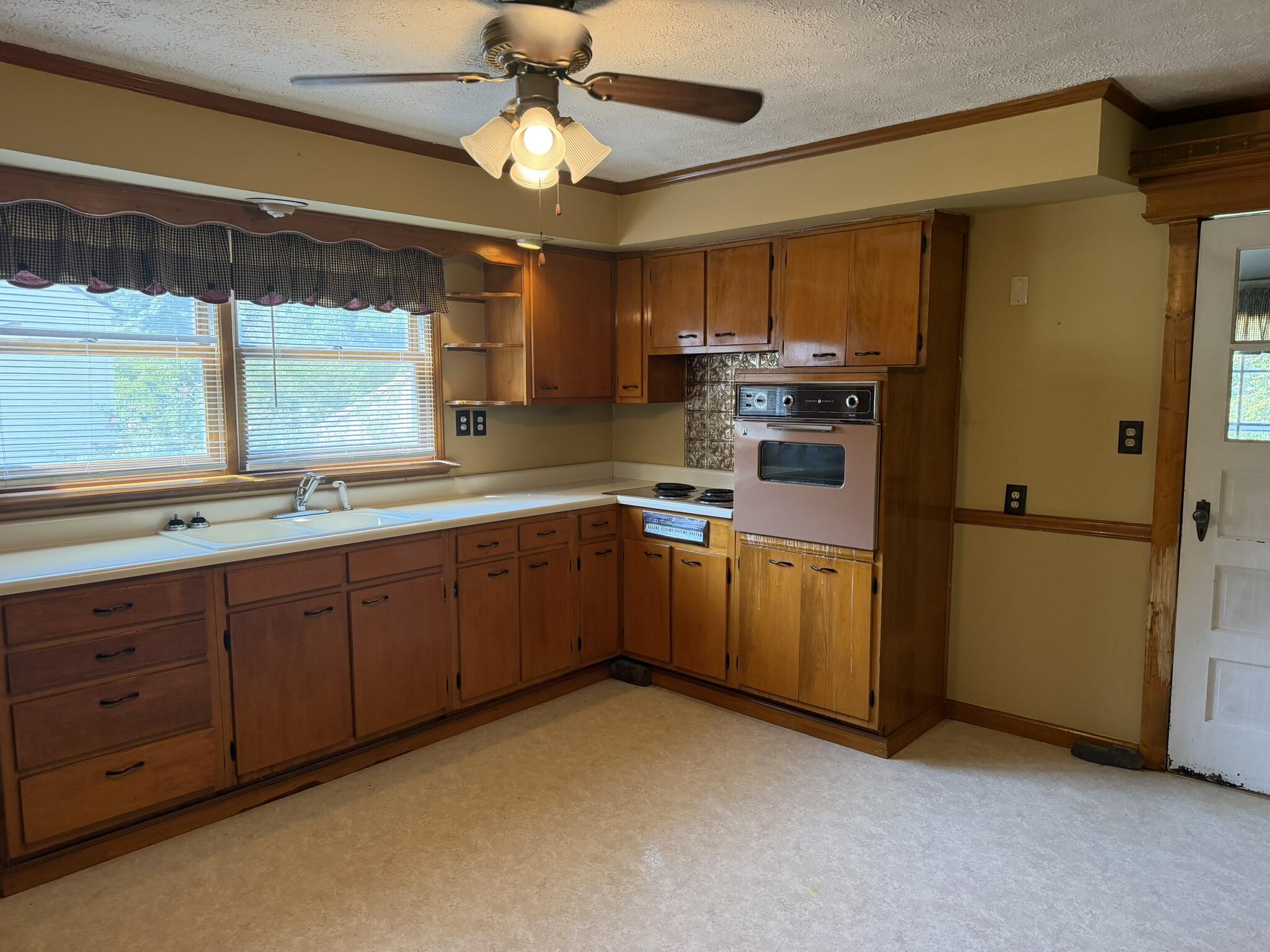 127 Center Street Property Photo 6