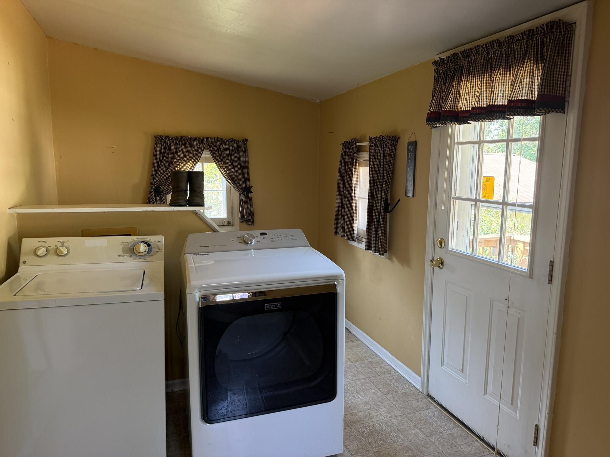 127 Center Street Property Photo 18