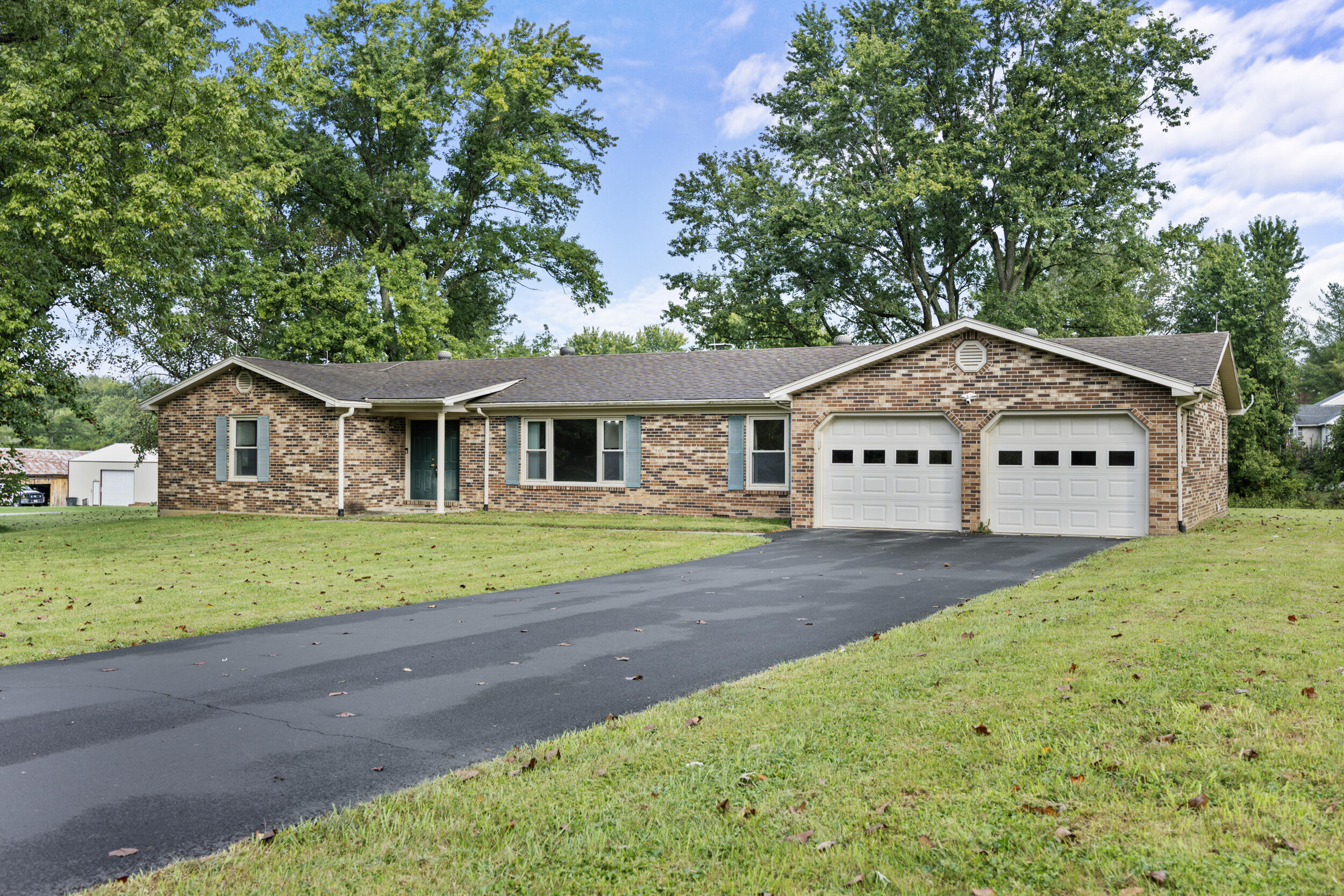 392 Dove Creek Road Property Photo 2