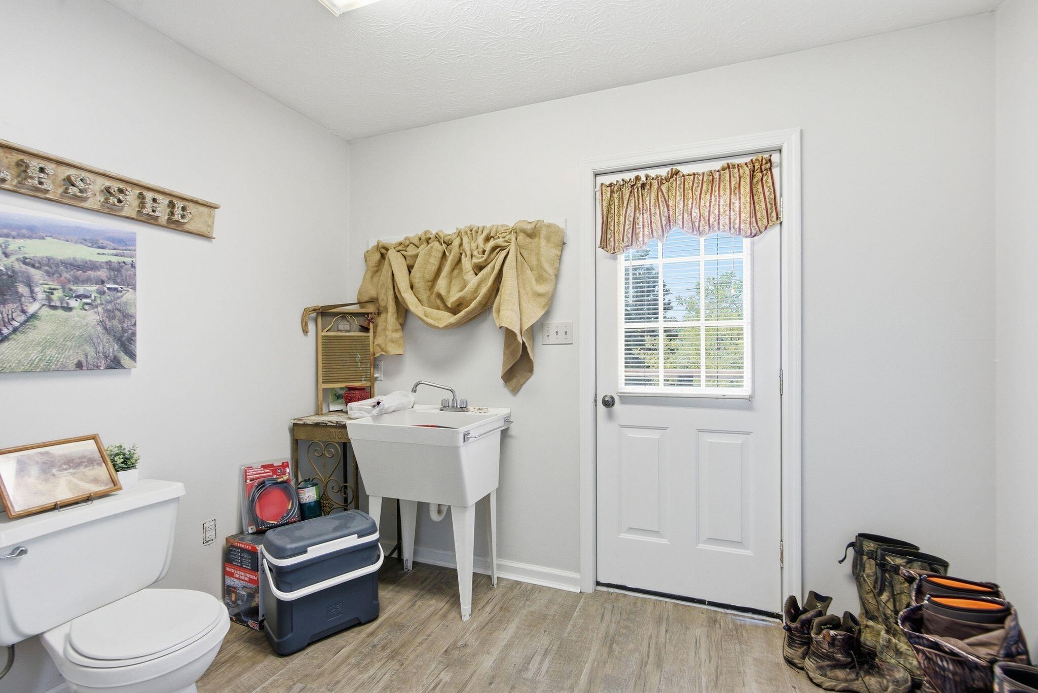 1300 Hurst School Road Property Photo 16