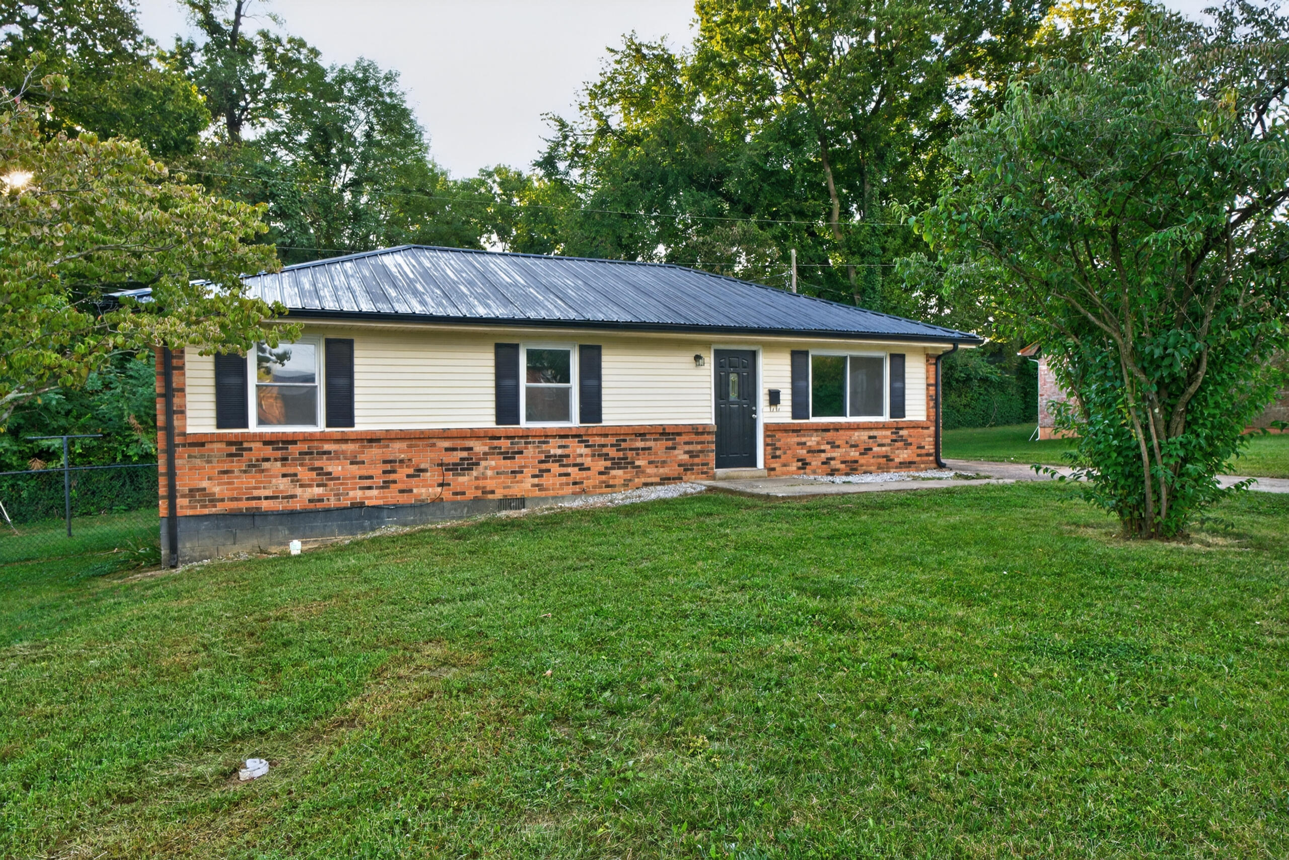 628 Windsor Way Property Photo 2