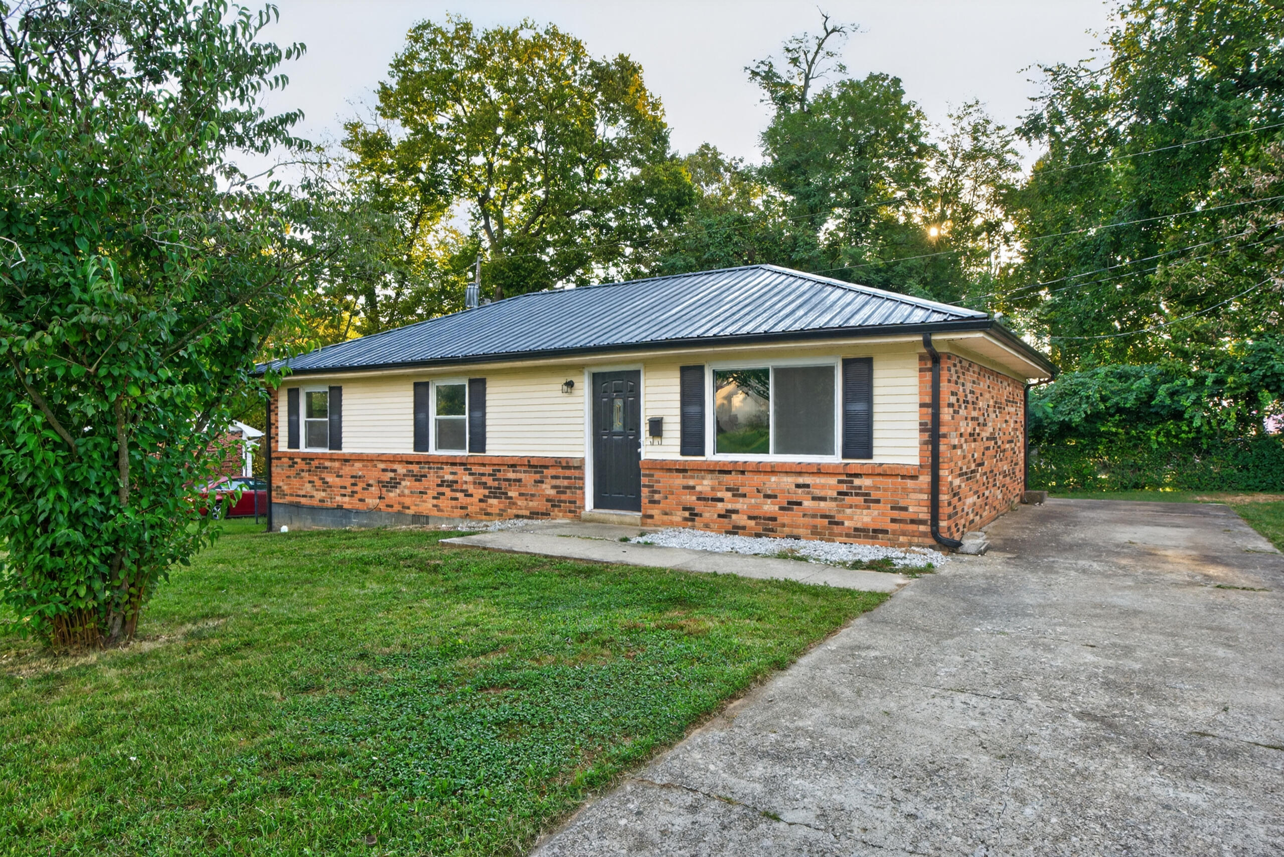 628 Windsor Way Property Photo 3
