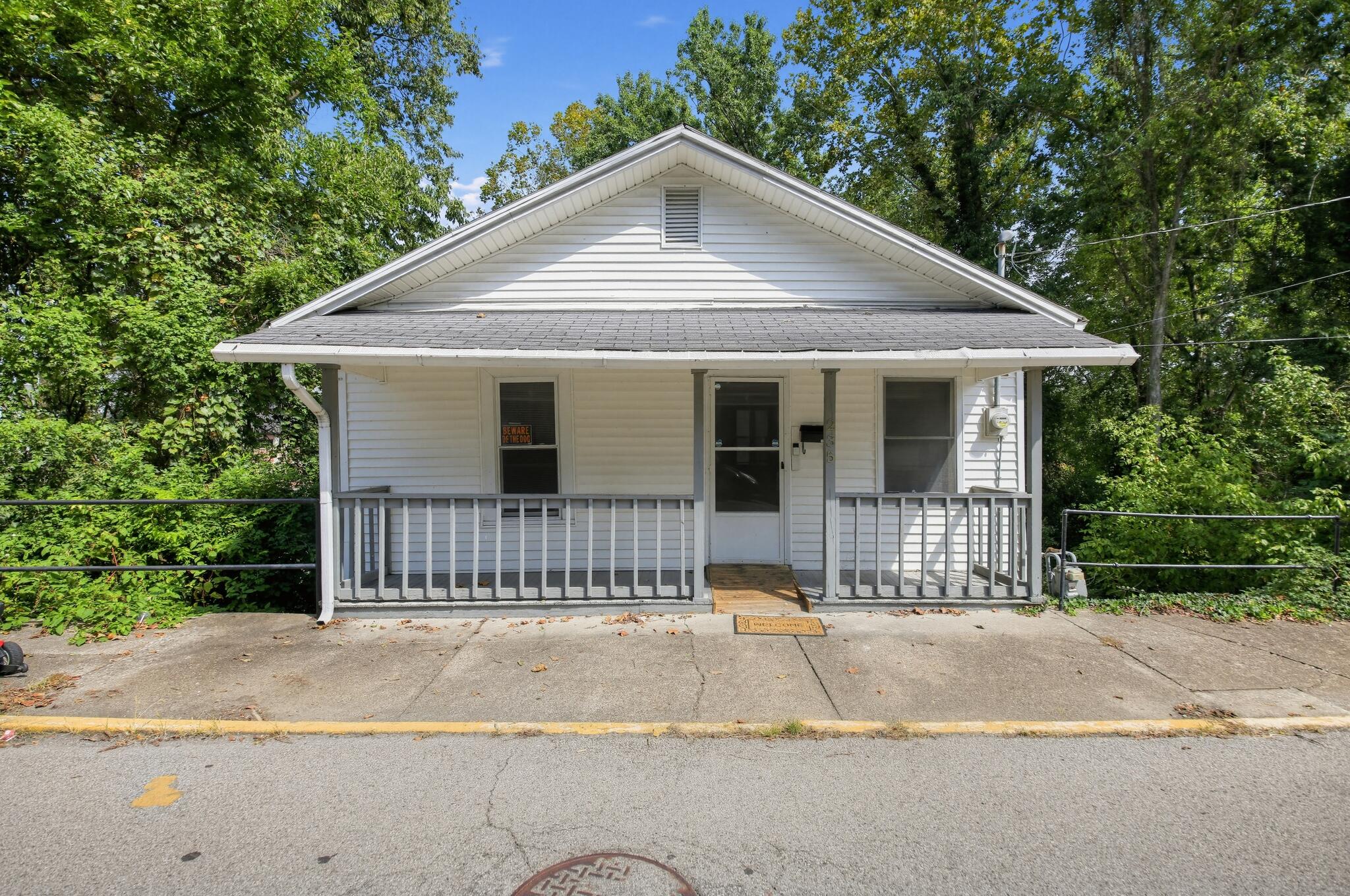 235 E 4th Street Property Photo 1