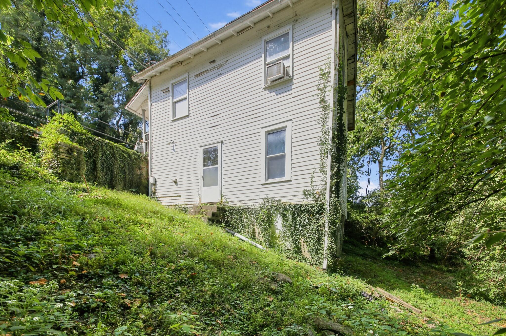 235 E 4th Street Property Photo 6