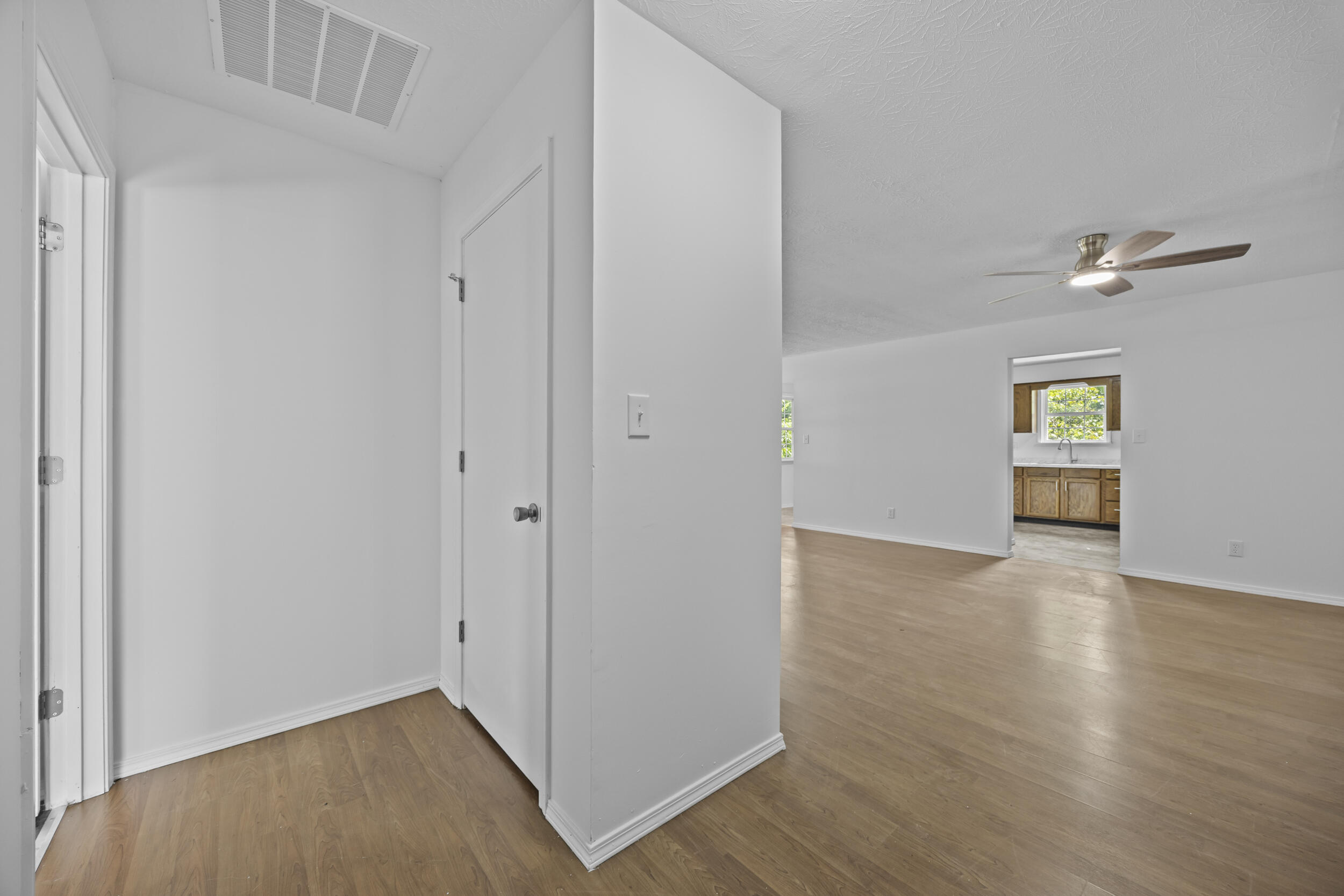 706 N Hamilton Street Property Photo 5