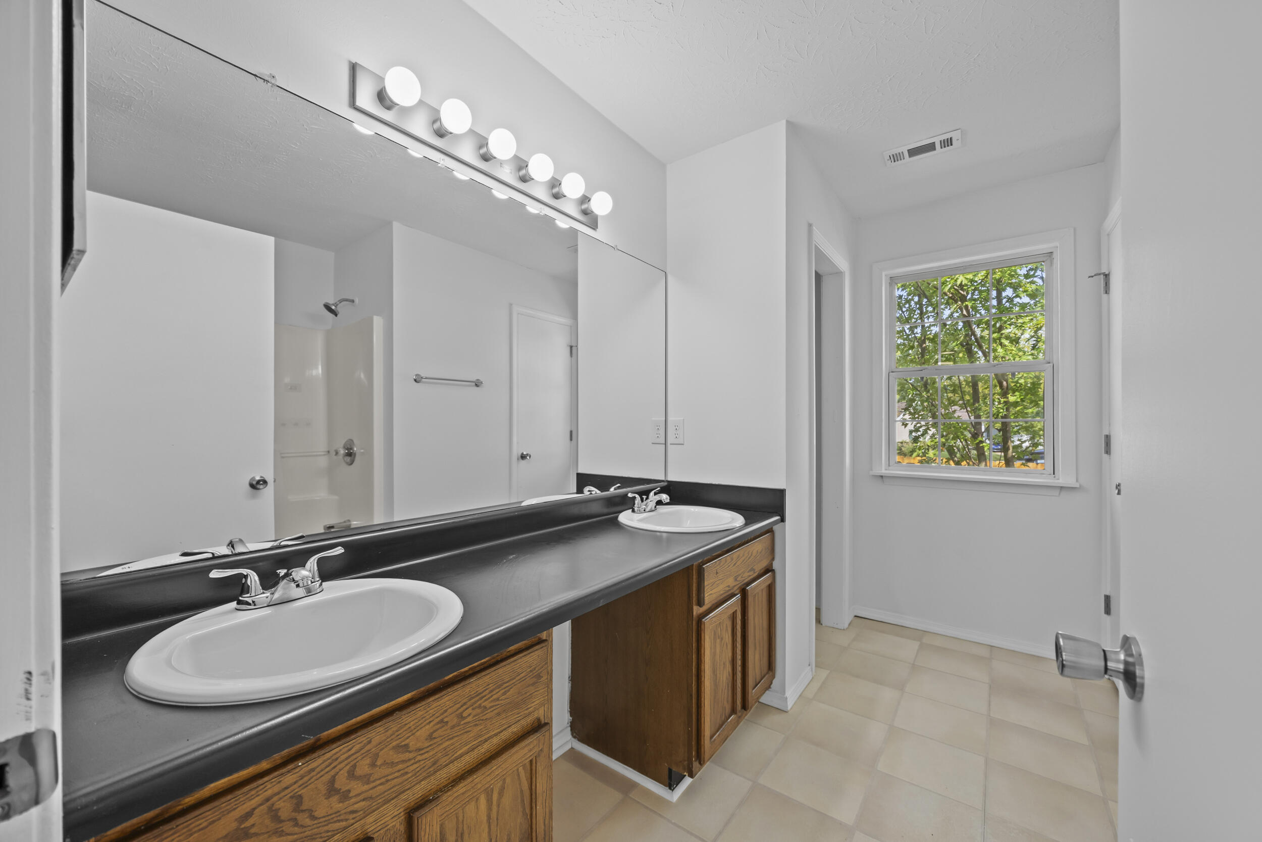 706 N Hamilton Street Property Photo 10