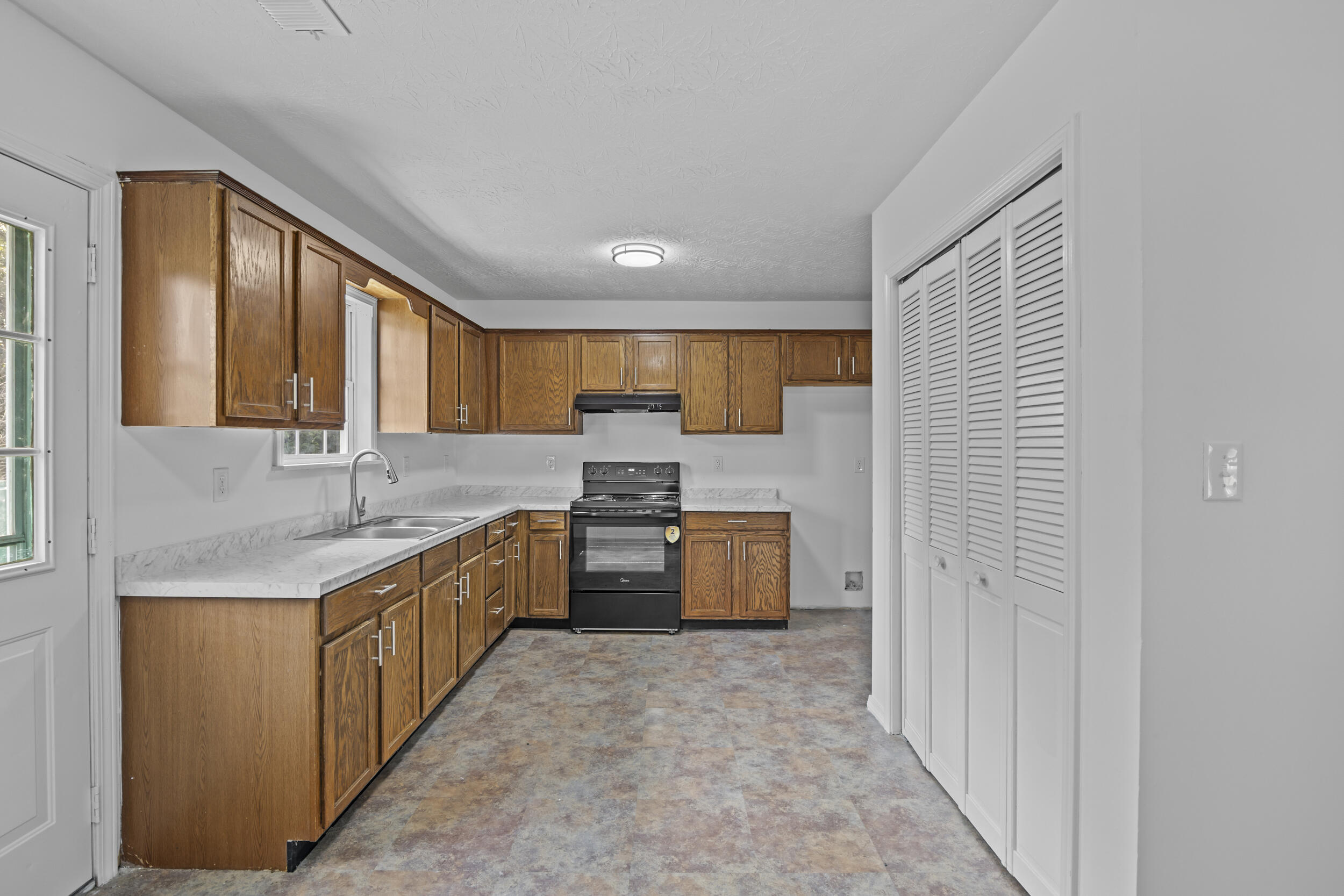 706 N Hamilton Street Property Photo 18