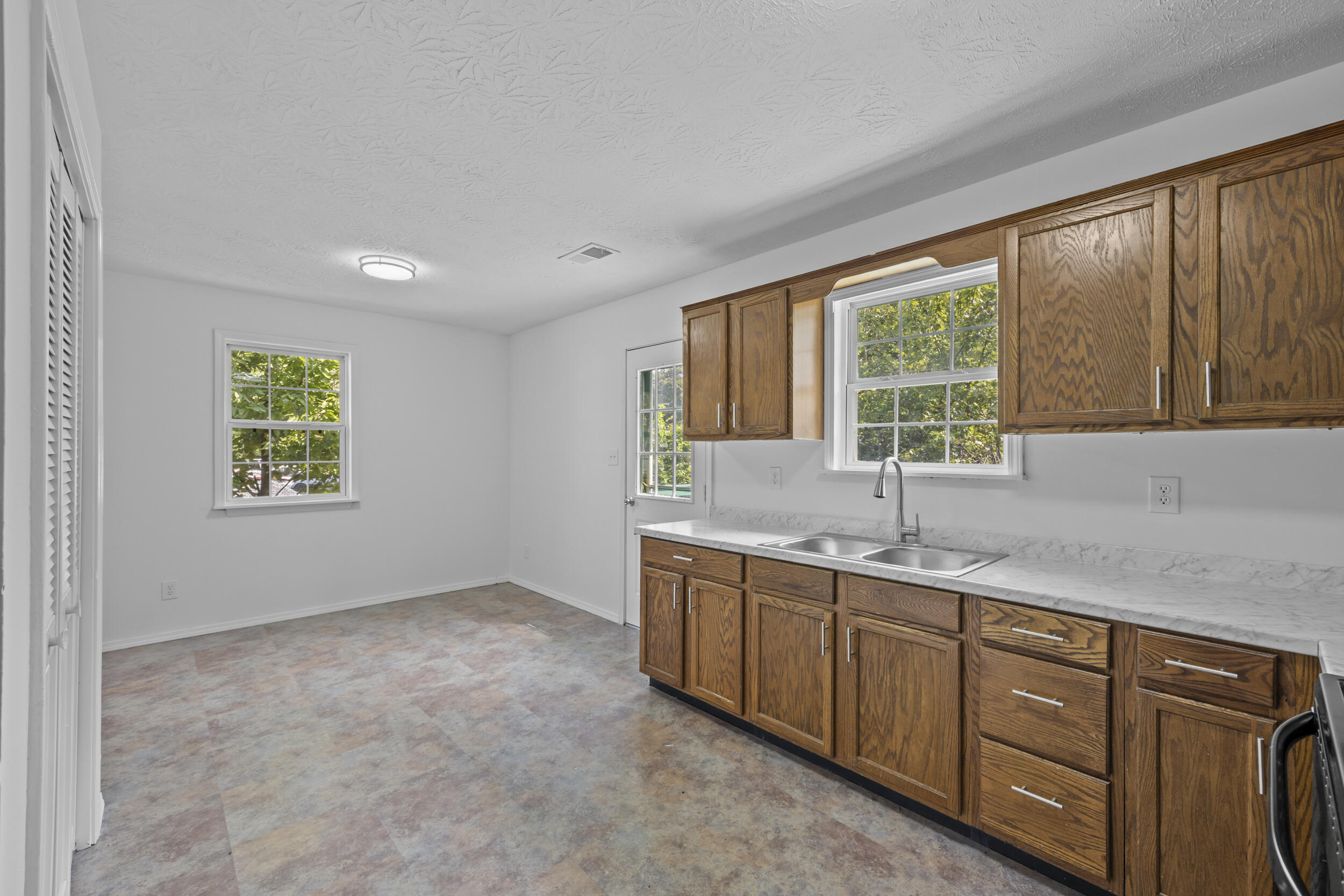 706 N Hamilton Street Property Photo 19