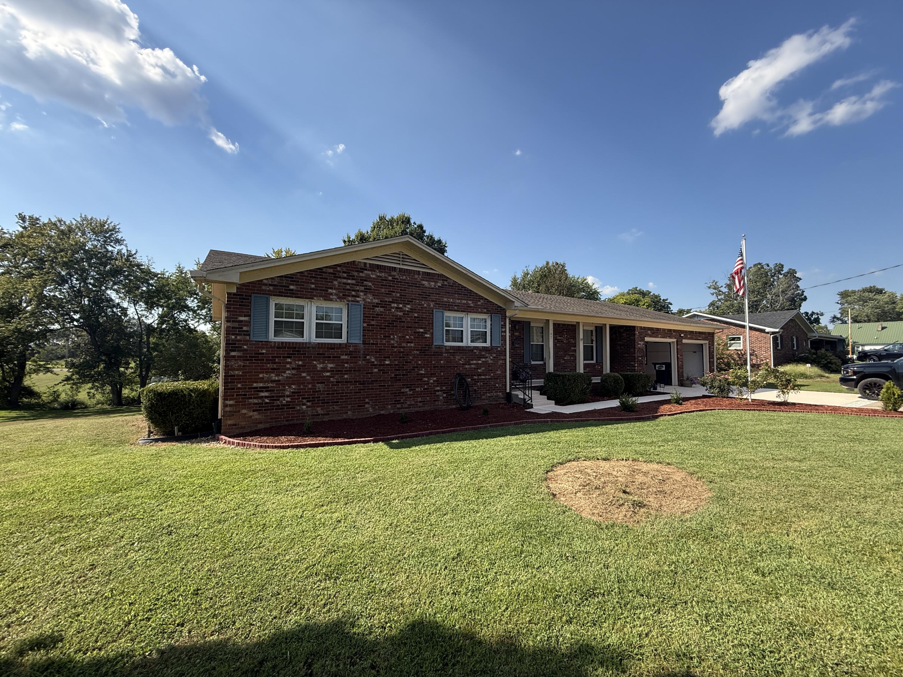 107 Monroe Street Property Photo 1
