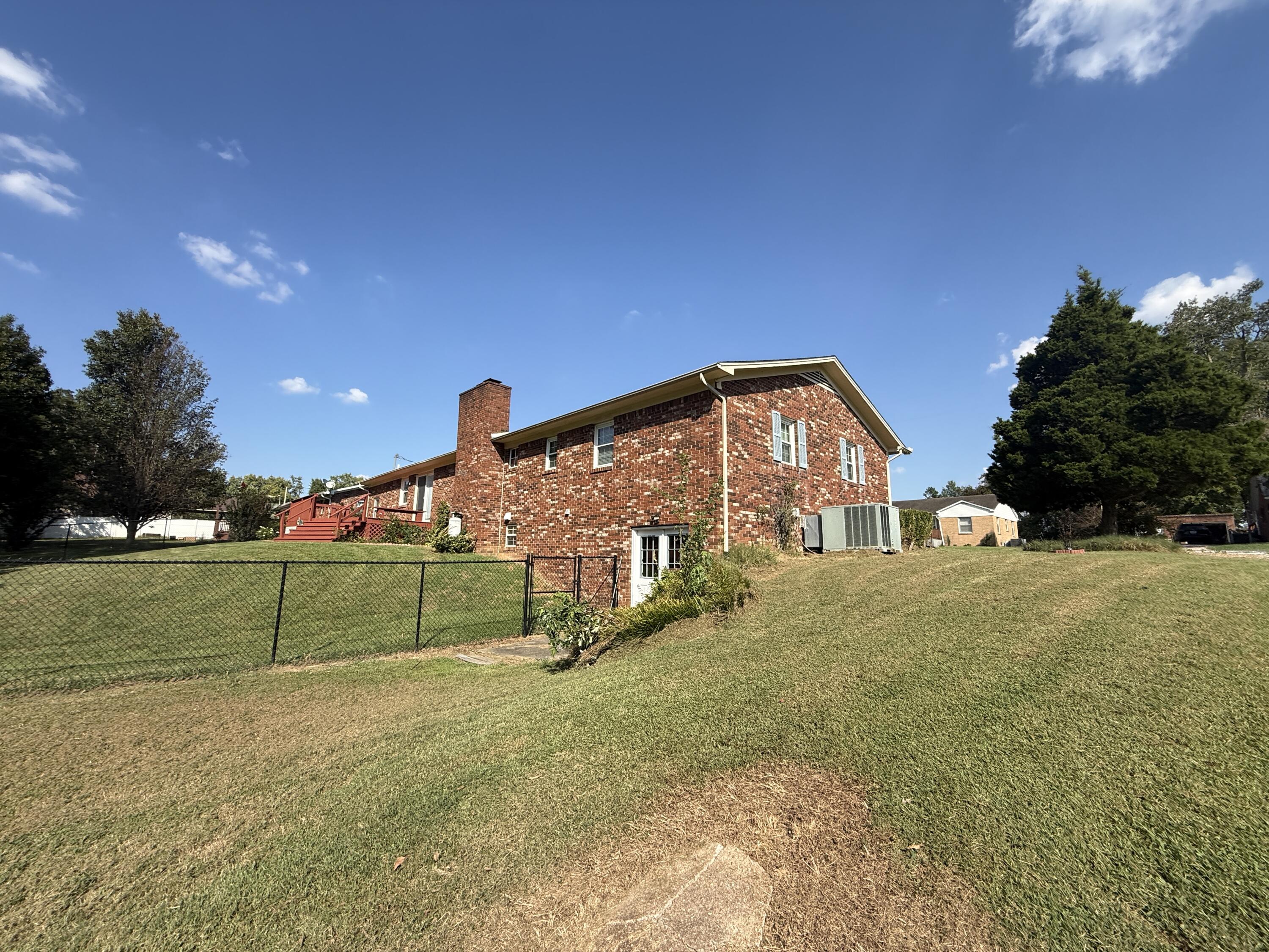 107 Monroe Street Property Photo 4