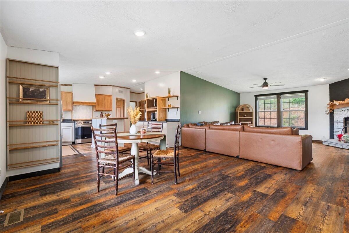 477 Banks Branch Road Property Photo 3