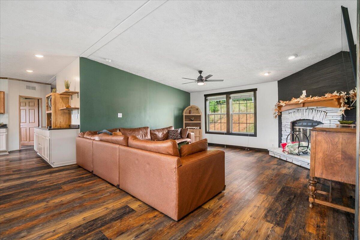 477 Banks Branch Road Property Photo 4