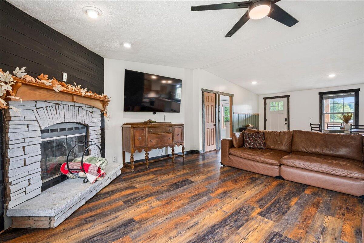 477 Banks Branch Road Property Photo 5