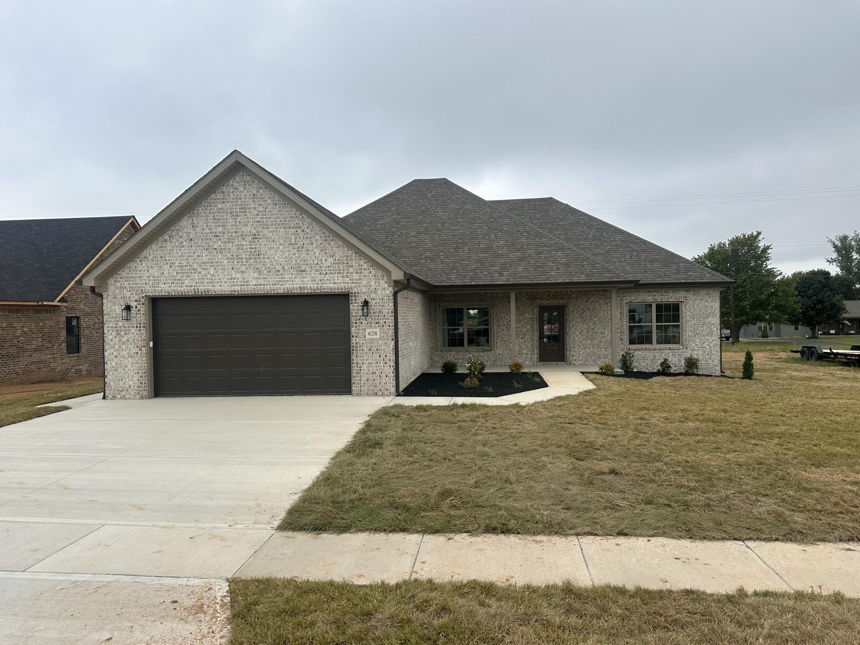 628 Comanche Drive Property Photo 1