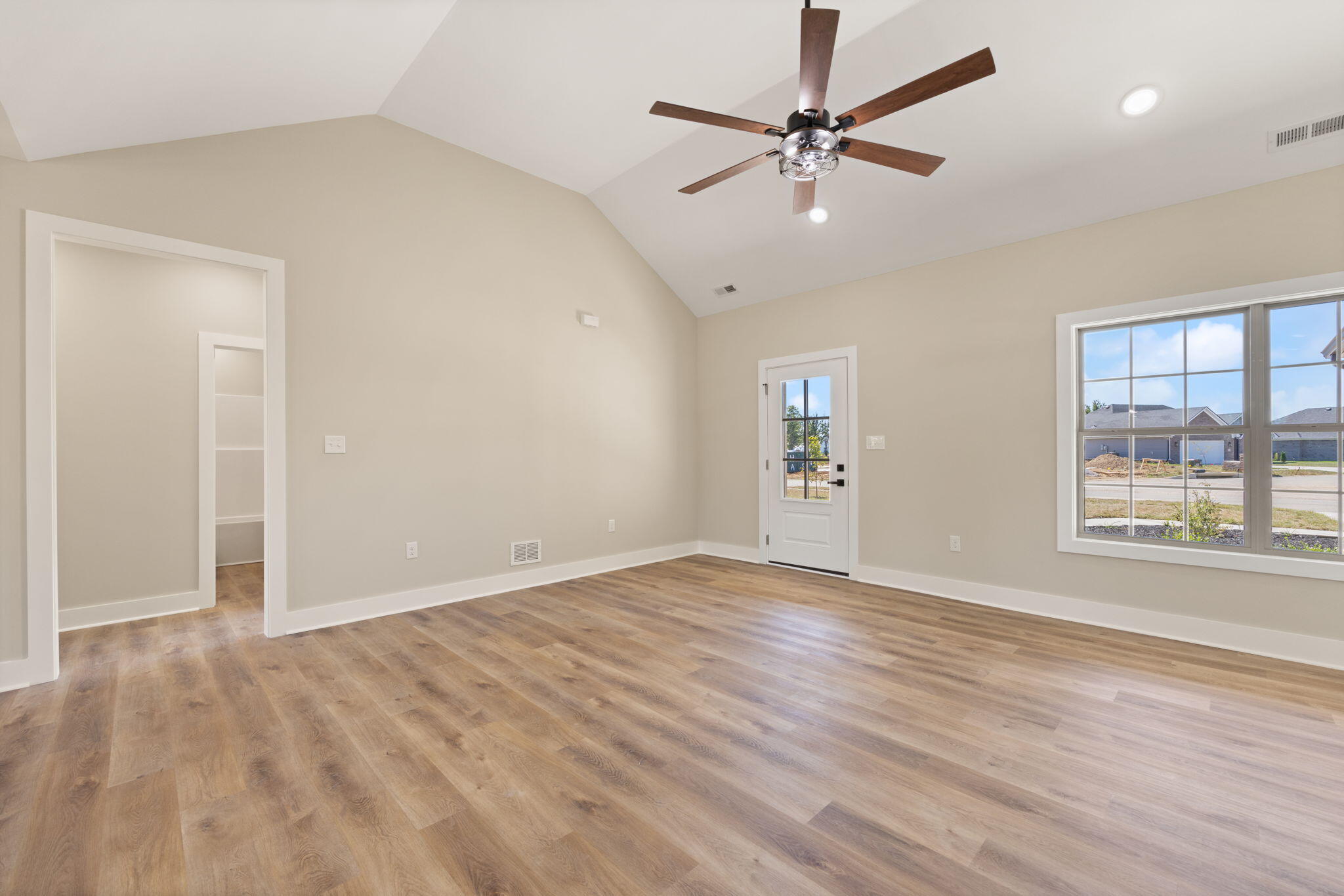 628 Comanche Drive Property Photo 13