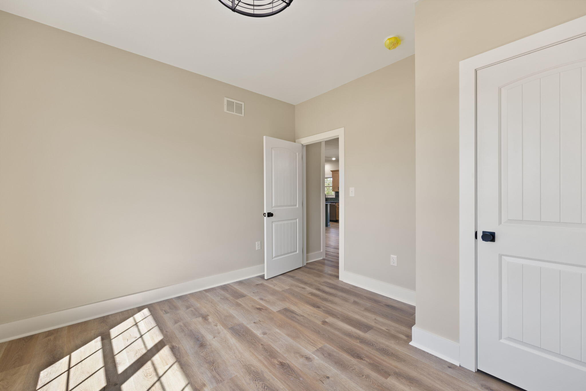 628 Comanche Drive Property Photo 16