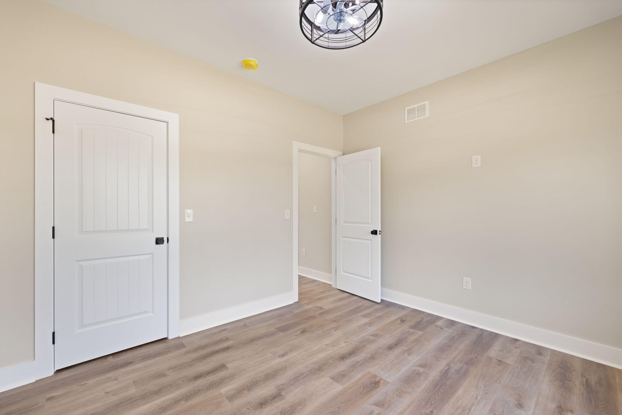 628 Comanche Drive Property Photo 28