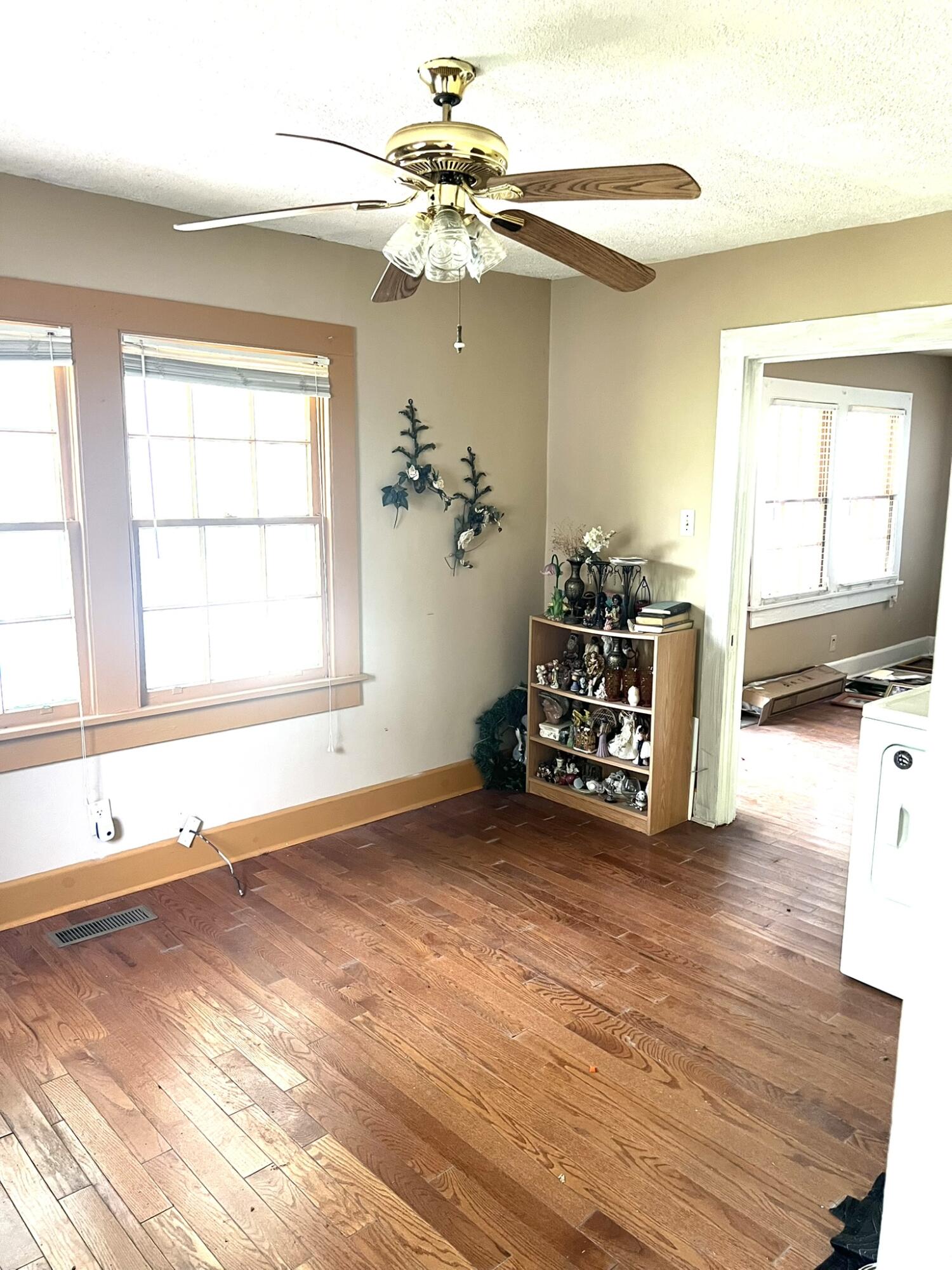 266 W Forest Avenue Property Photo 9