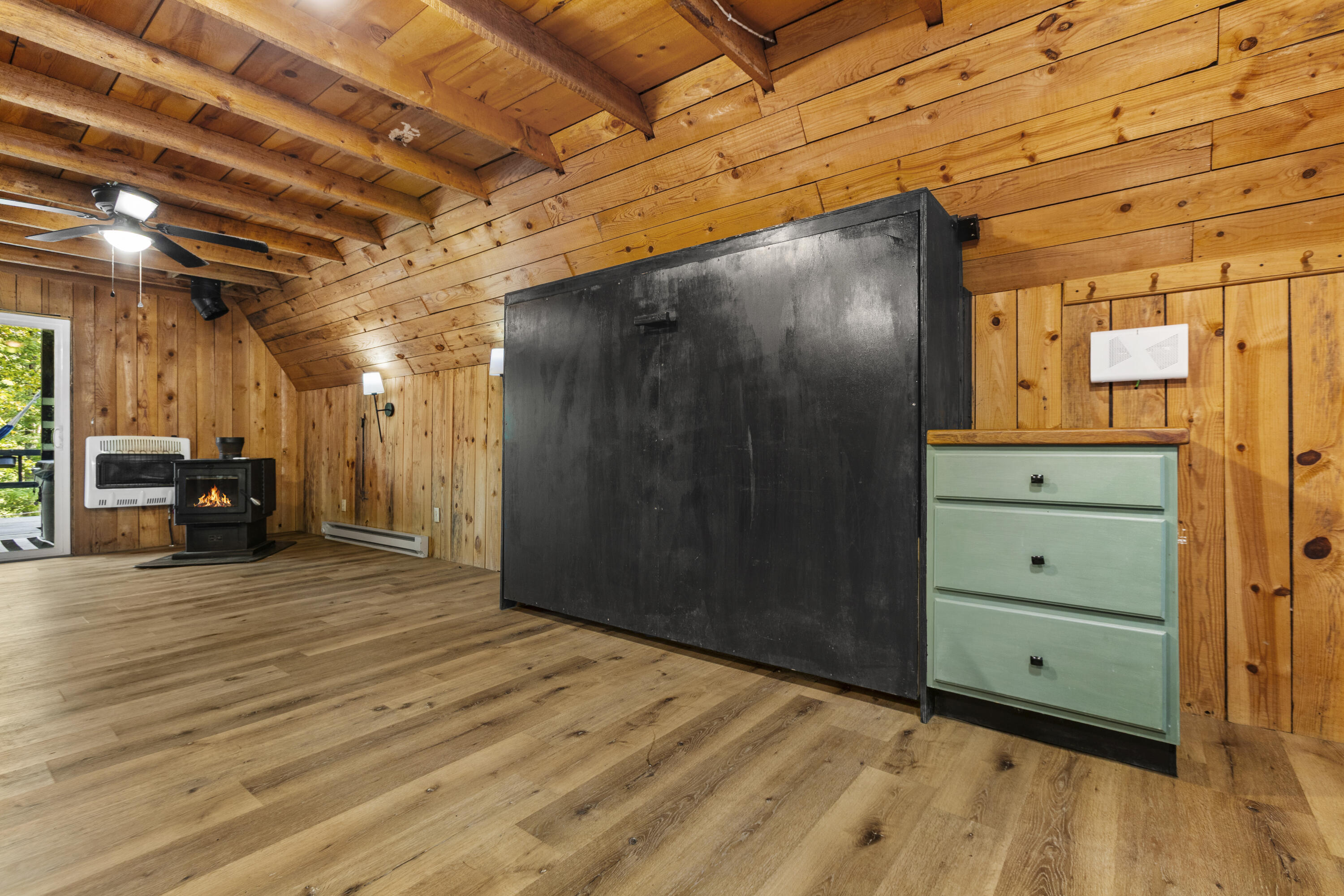 72 Hardwood Hill Property Photo 4