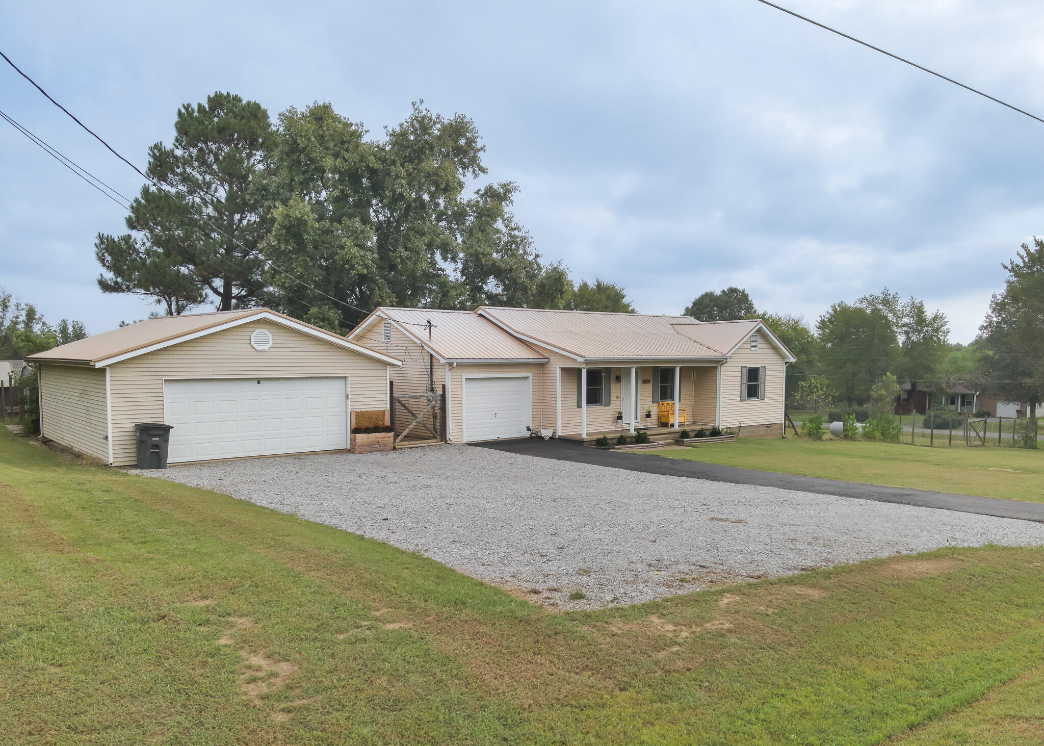 2935 Aubrey Drive Property Photo 2
