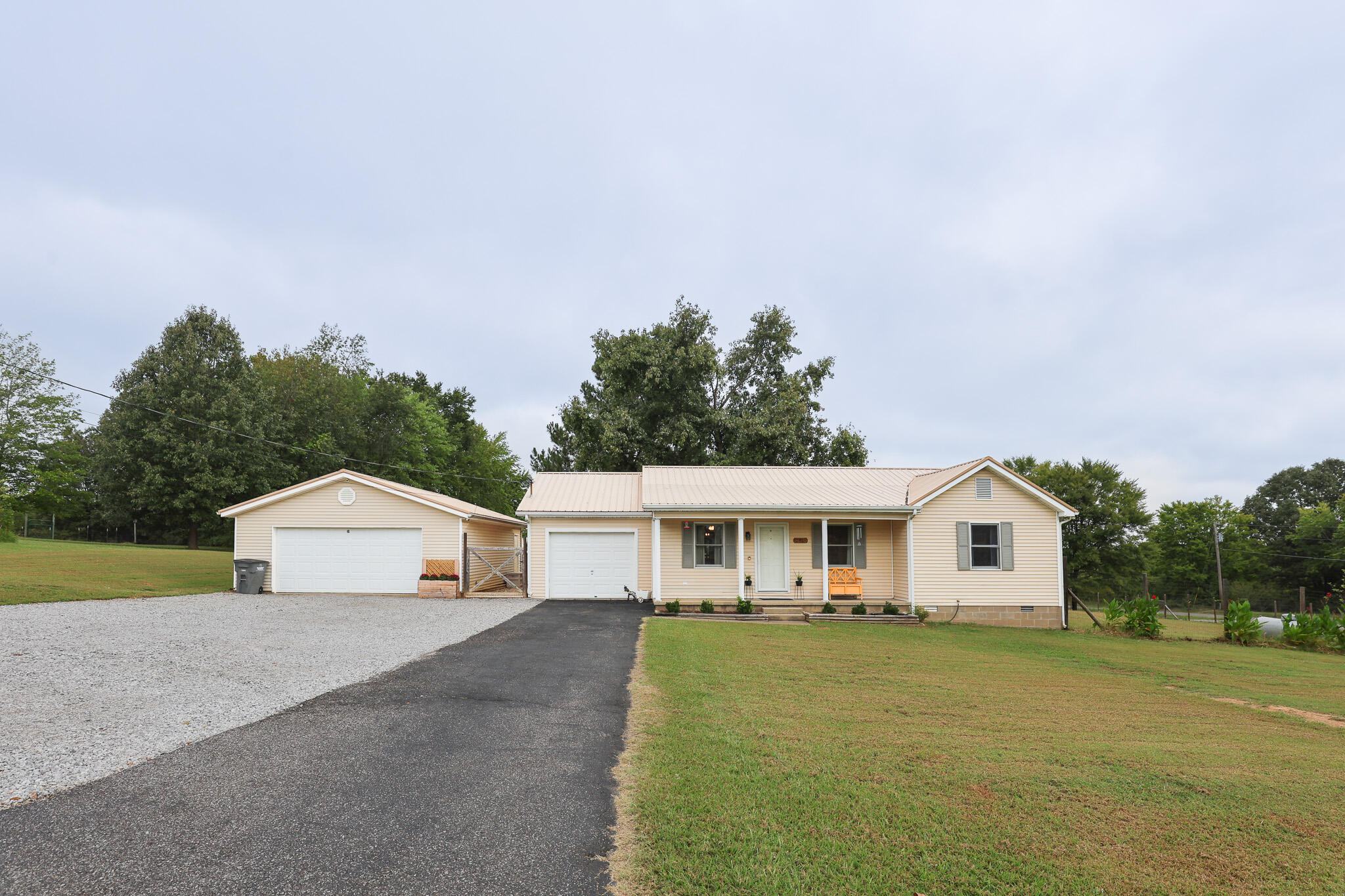 2935 Aubrey Drive Property Photo 3
