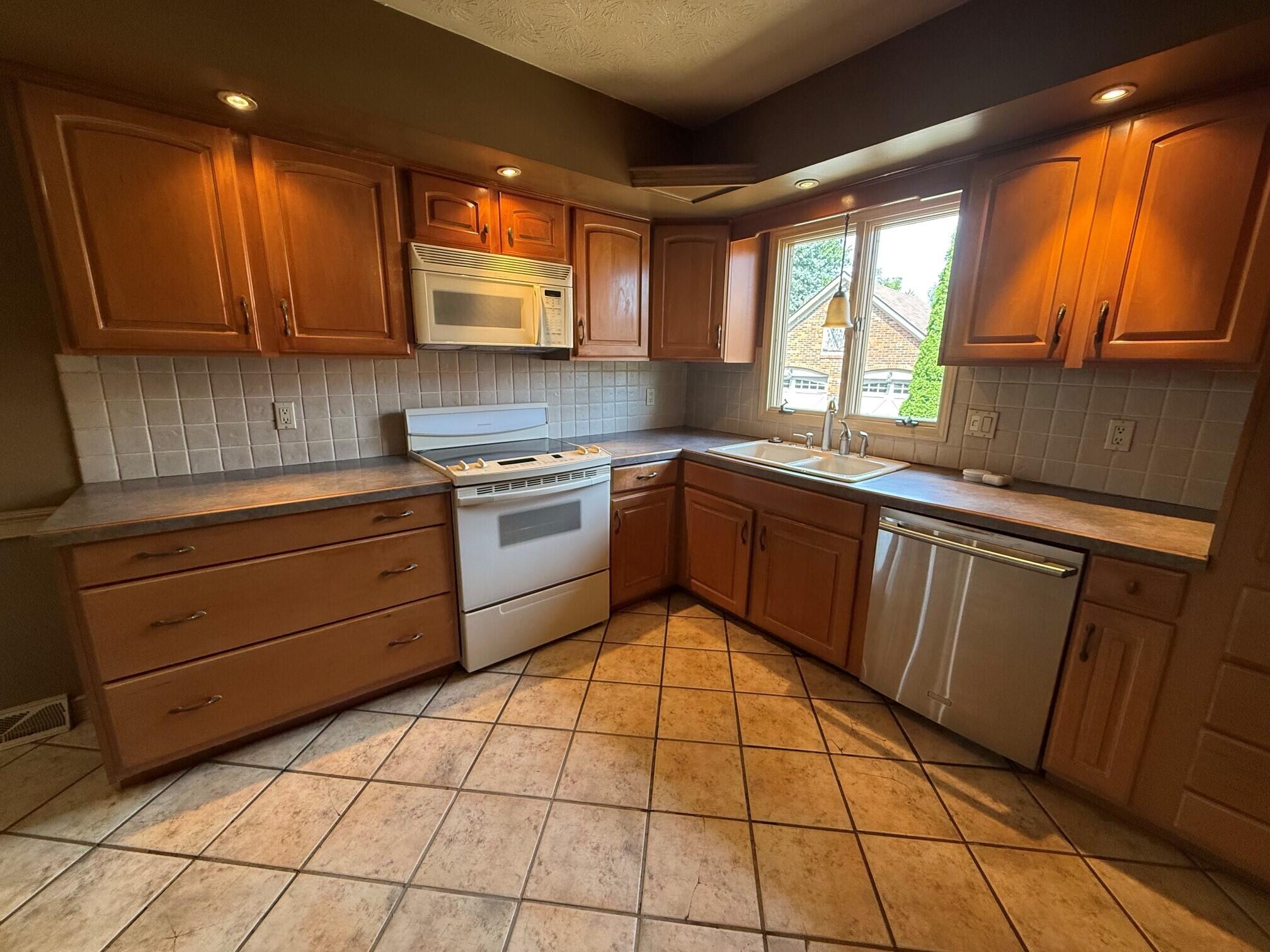 3453 Tisdale Court Property Photo 9
