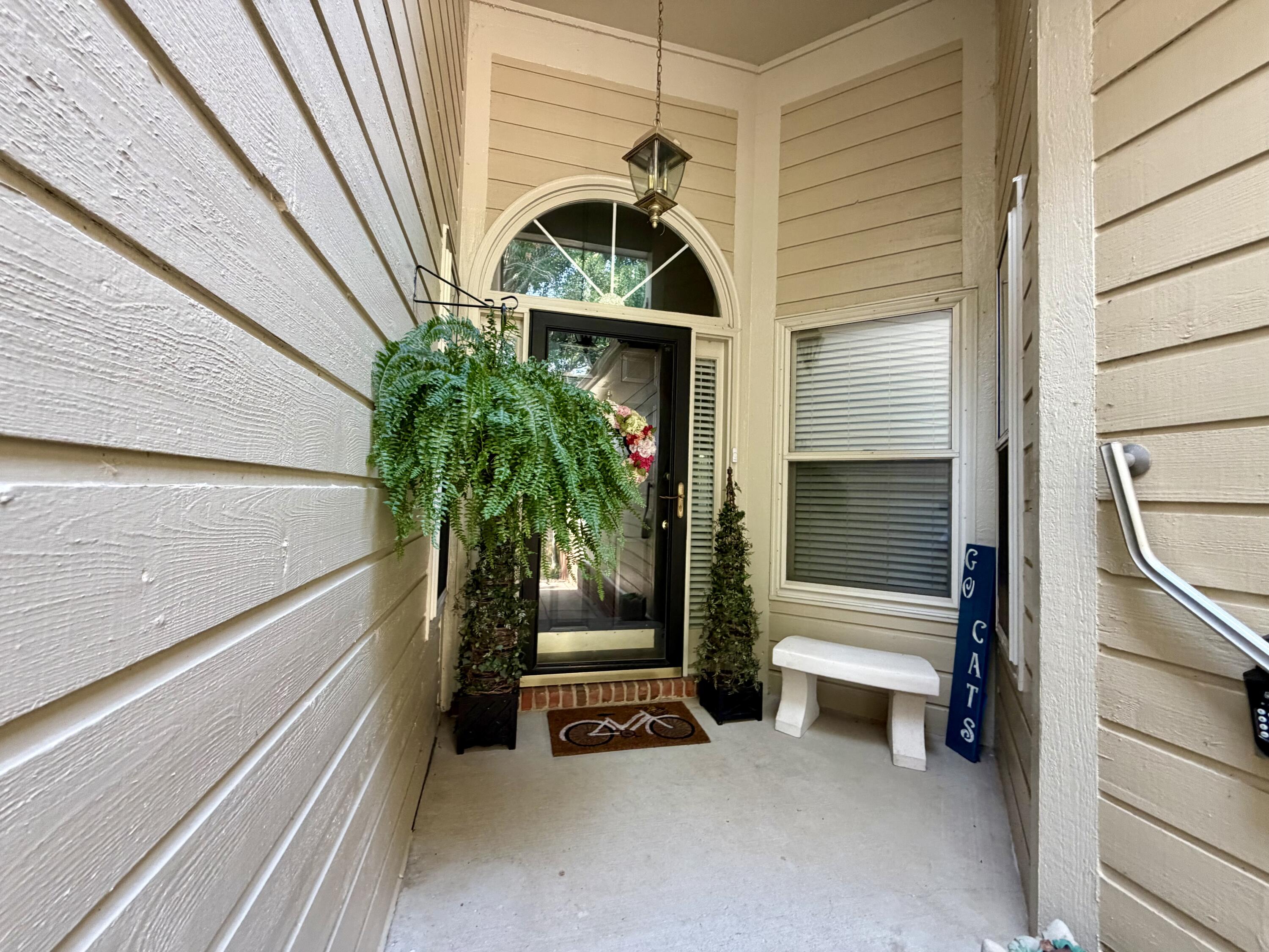 1042 Heather Hills Lane Property Photo 3