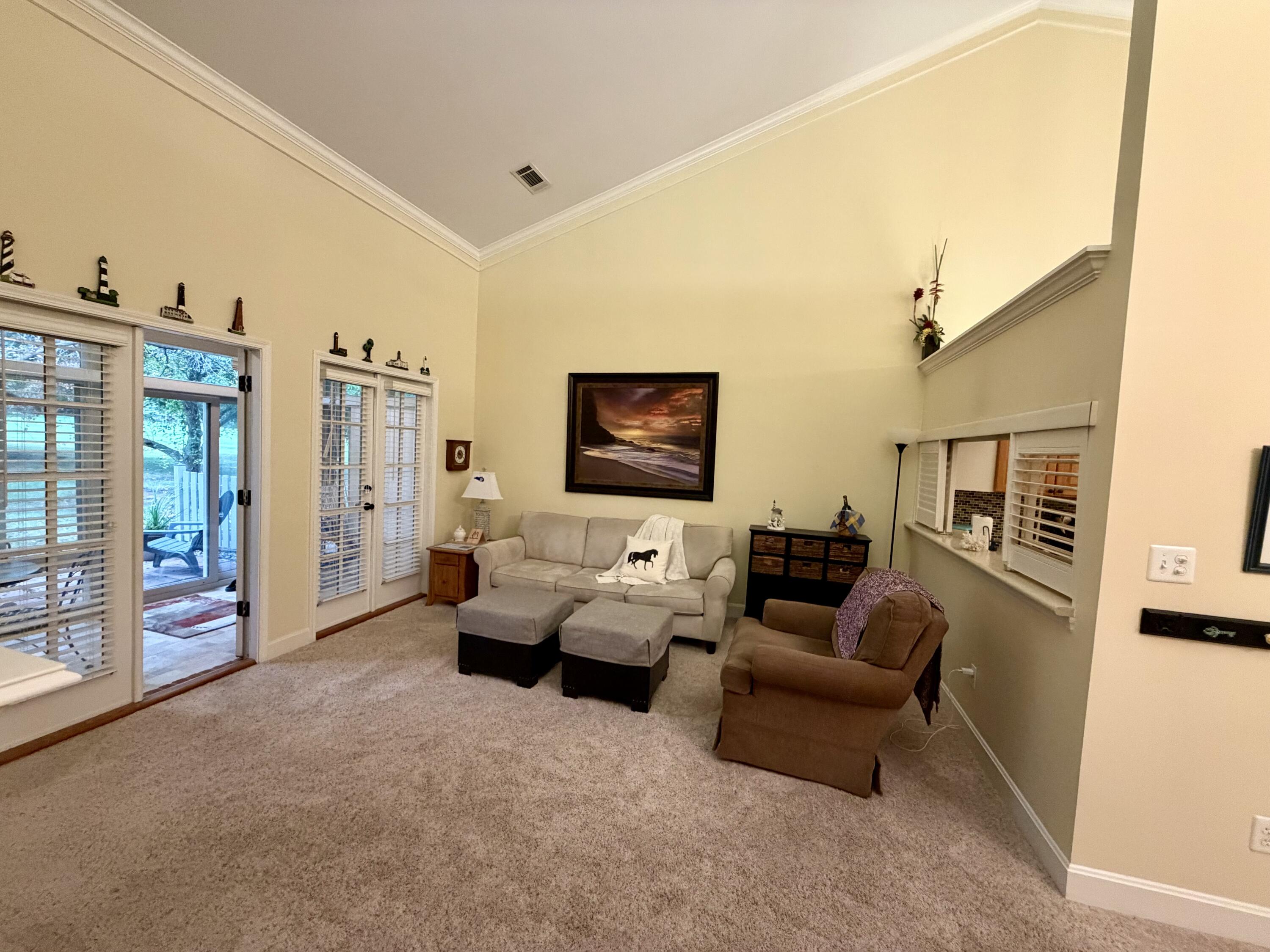 1042 Heather Hills Lane Property Photo 7