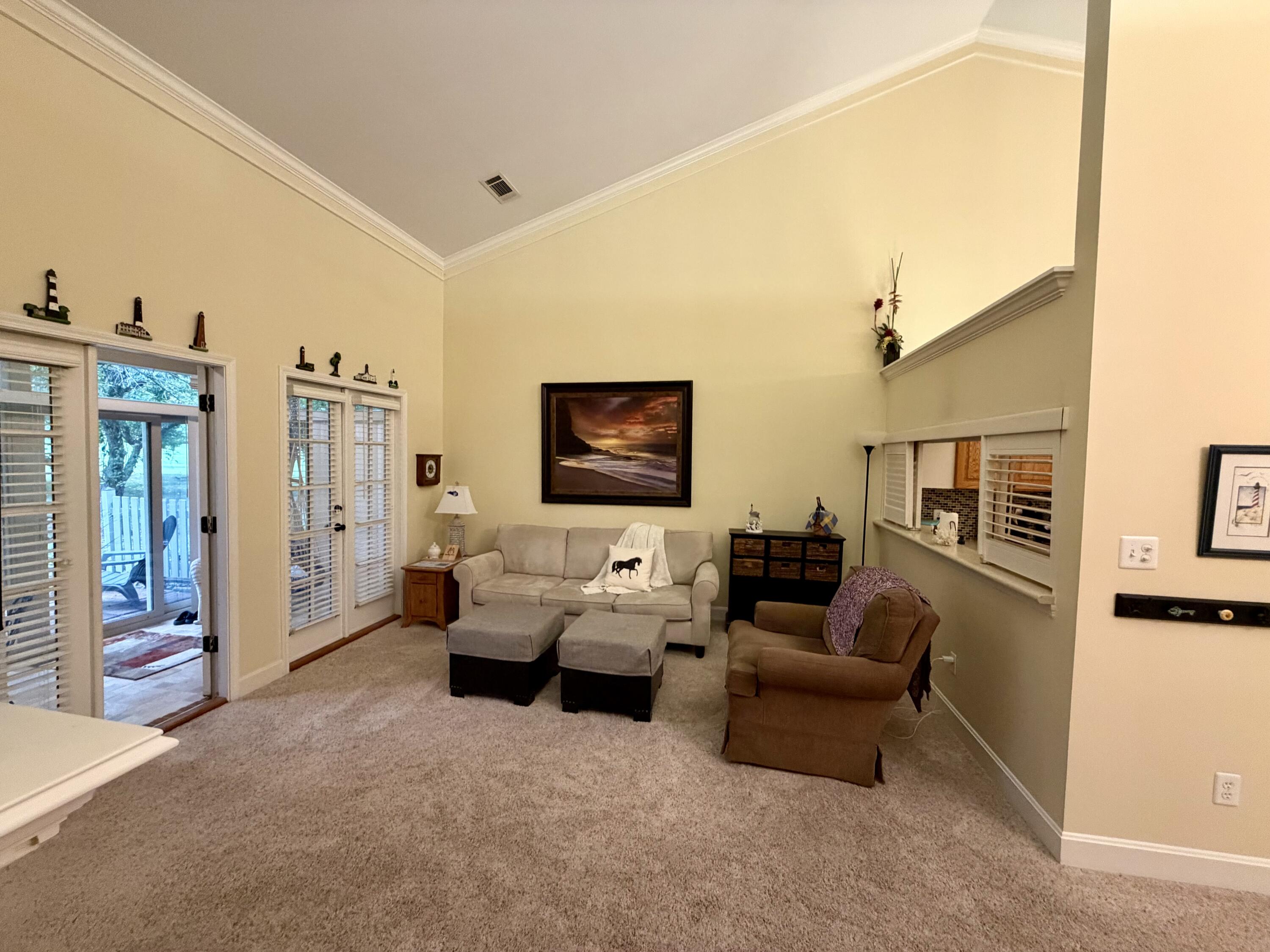 1042 Heather Hills Lane Property Photo 8