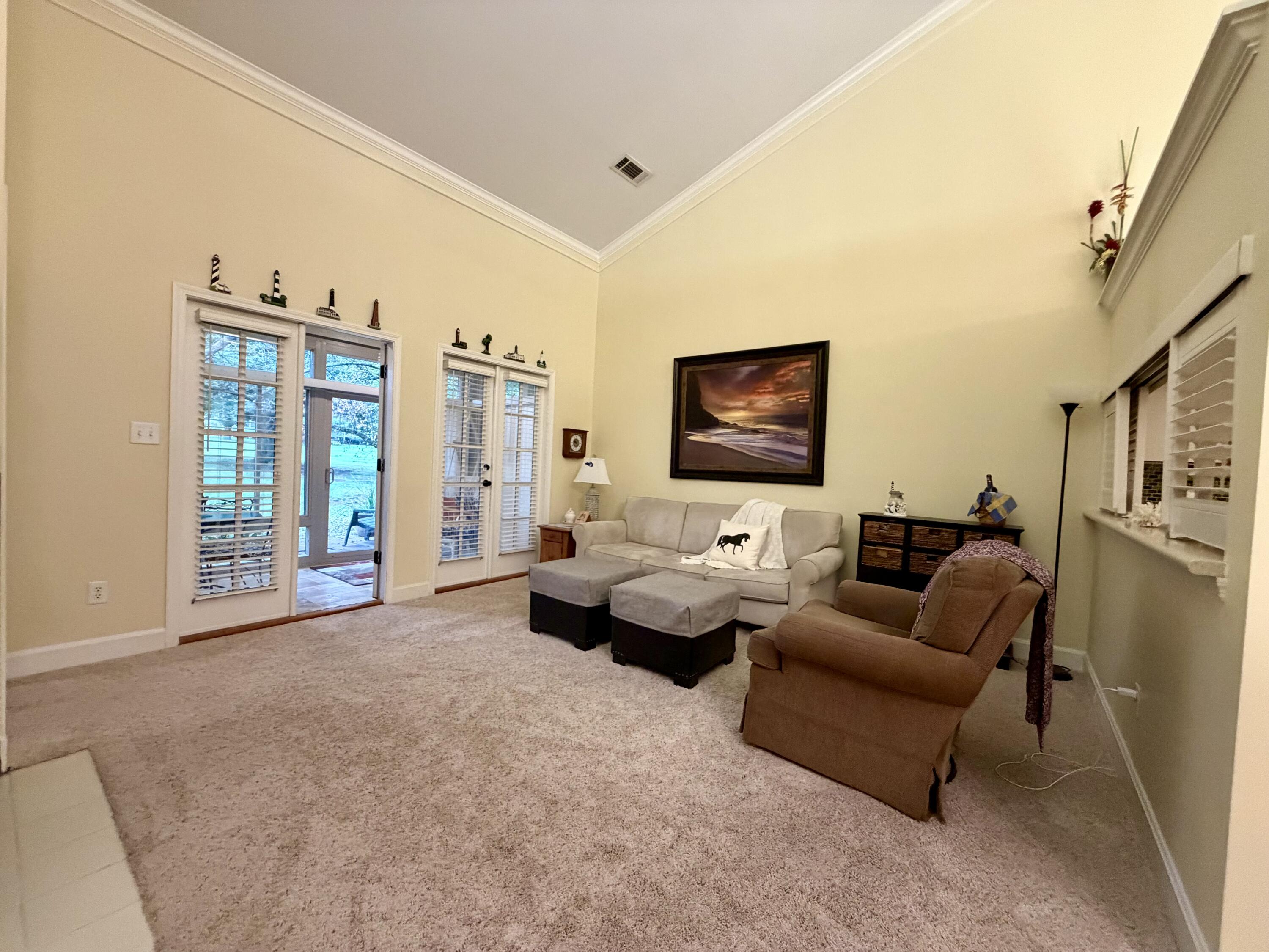 1042 Heather Hills Lane Property Photo 10