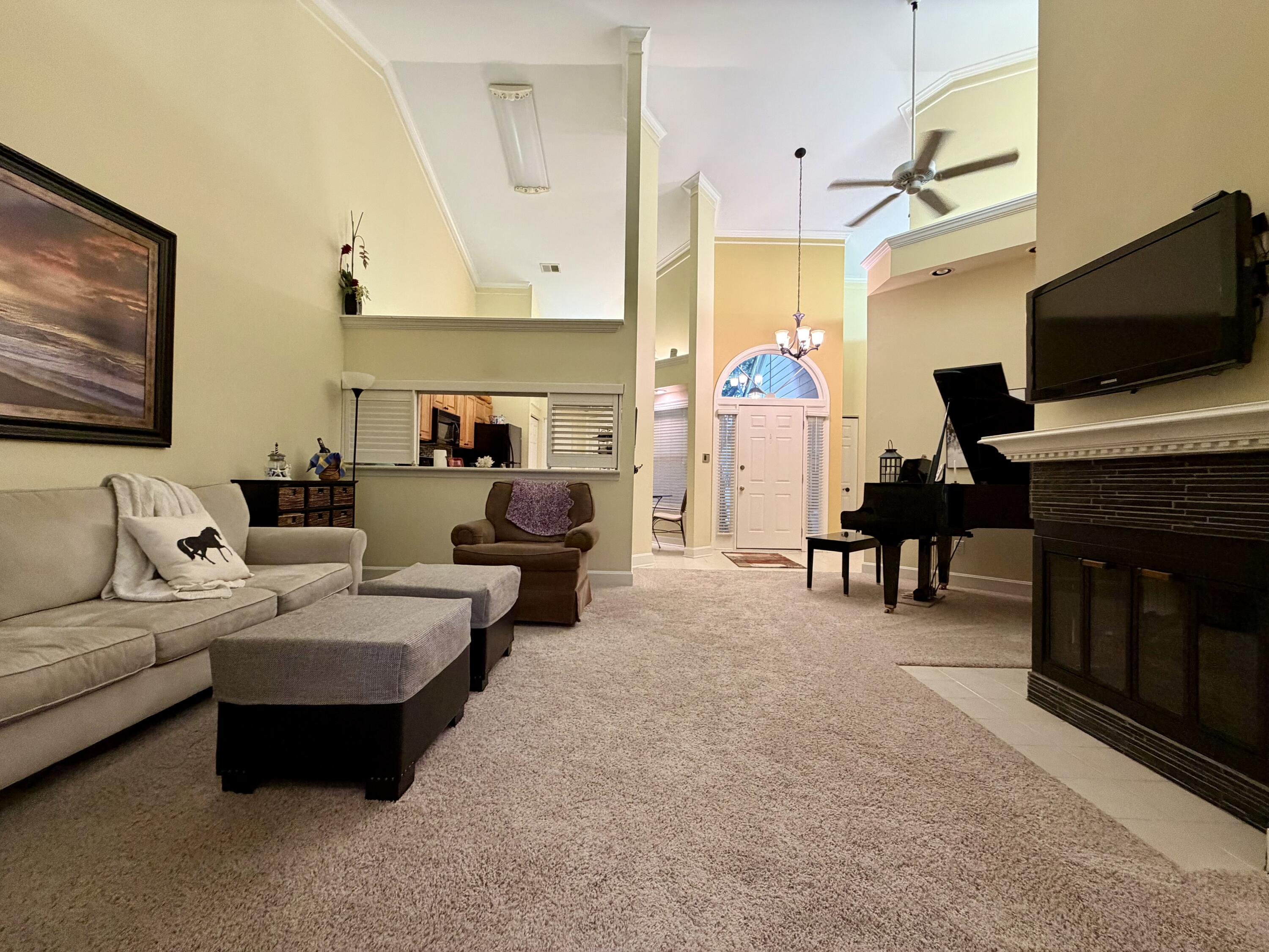 1042 Heather Hills Lane Property Photo 14