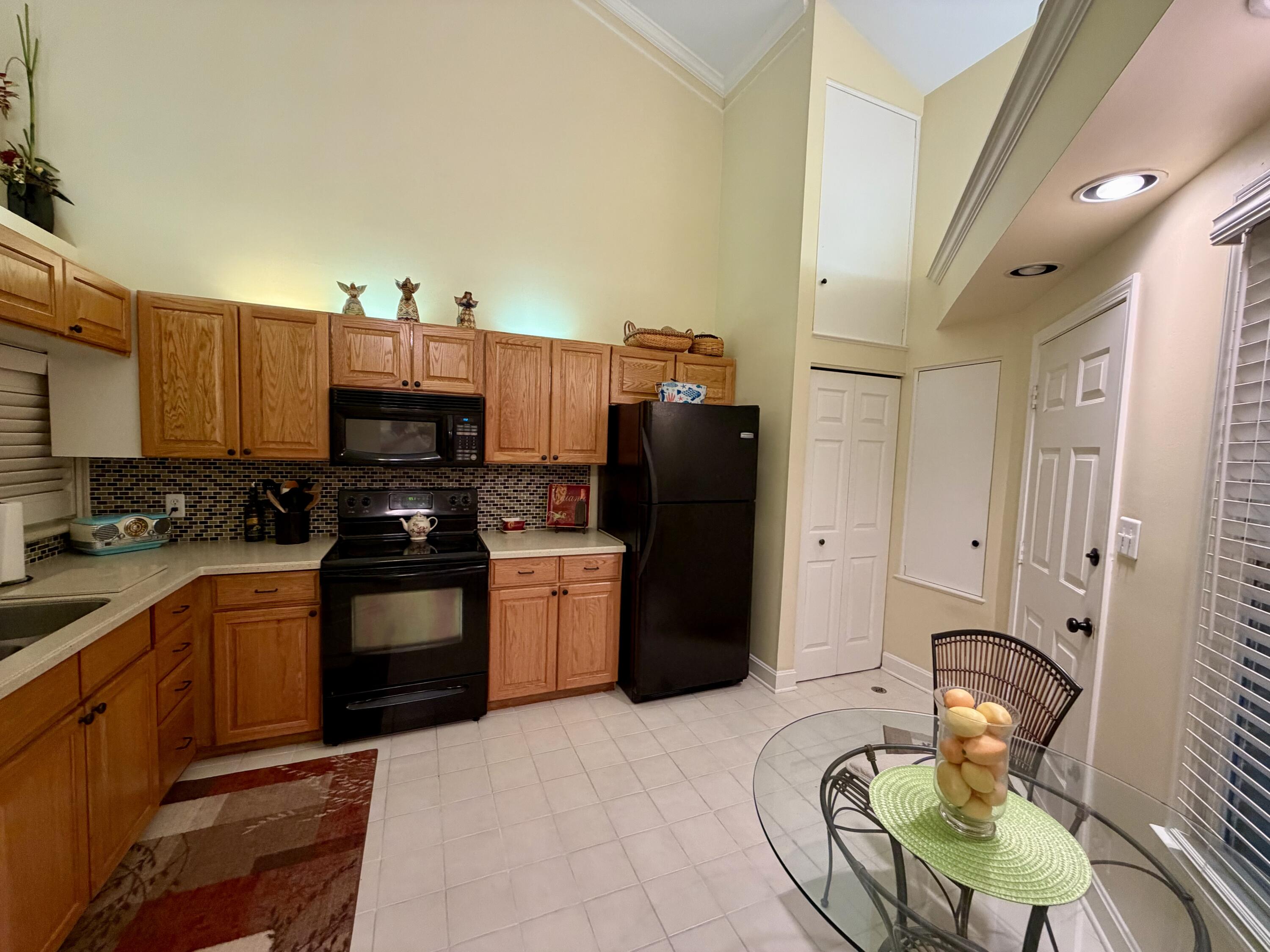 1042 Heather Hills Lane Property Photo 17