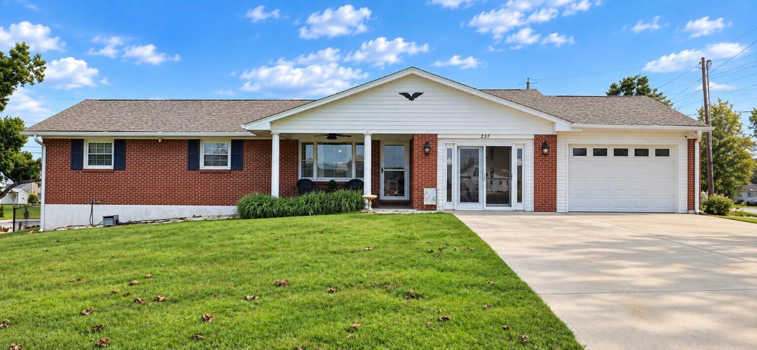 237 Magnolia Avenue Property Photo 1